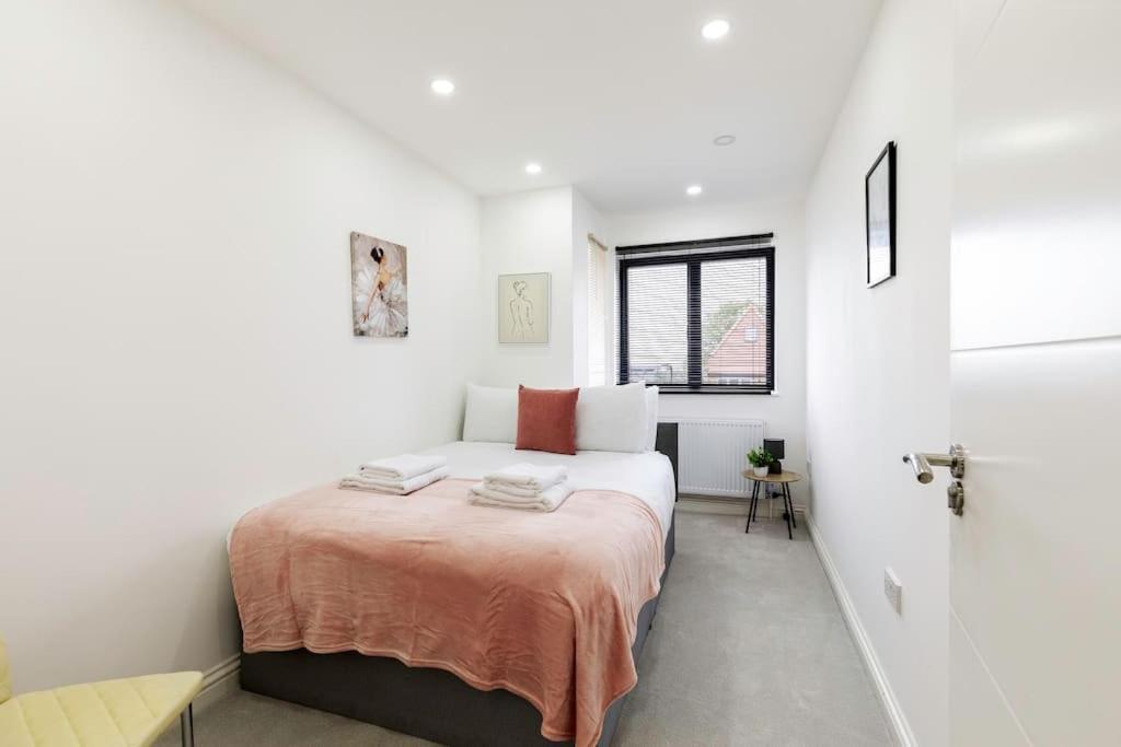 Leilighet 4bed 11 Occupancy Large Flat Elizabeth Line West Flat Free Parking London