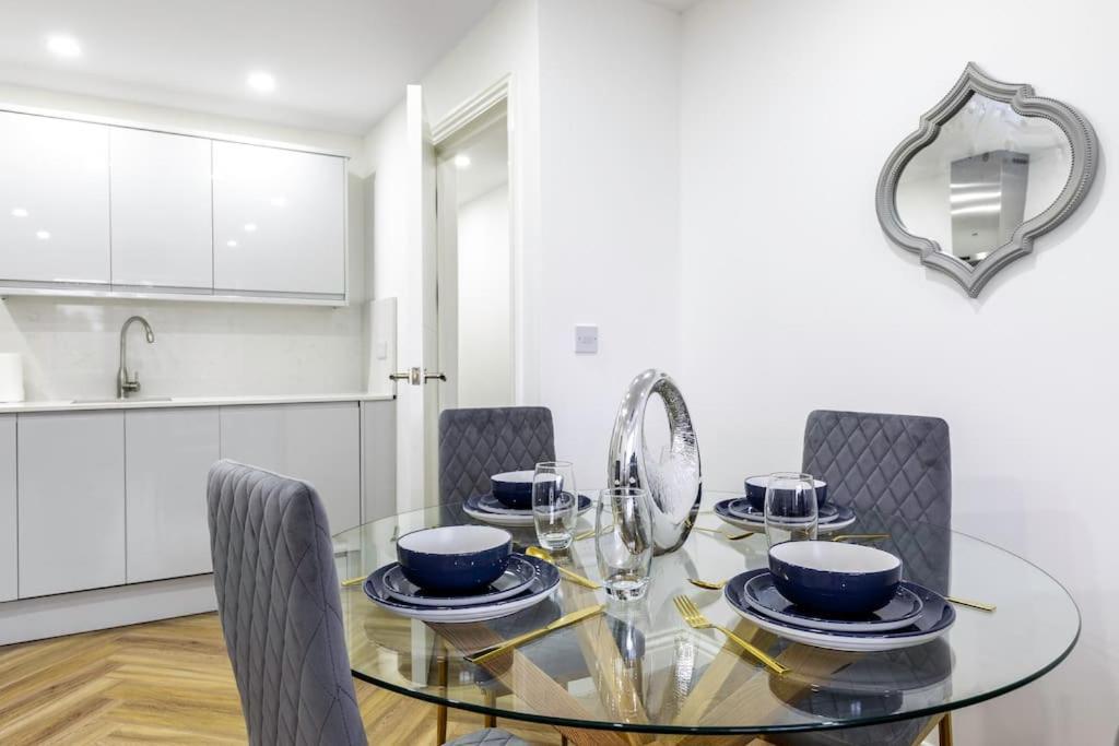 4bed 11 Occupancy Large Flat Elizabeth Line West Flat Free Parking Leilighet *