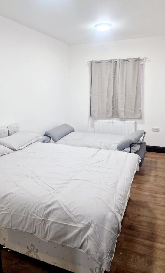 In East Ham, Apartment
