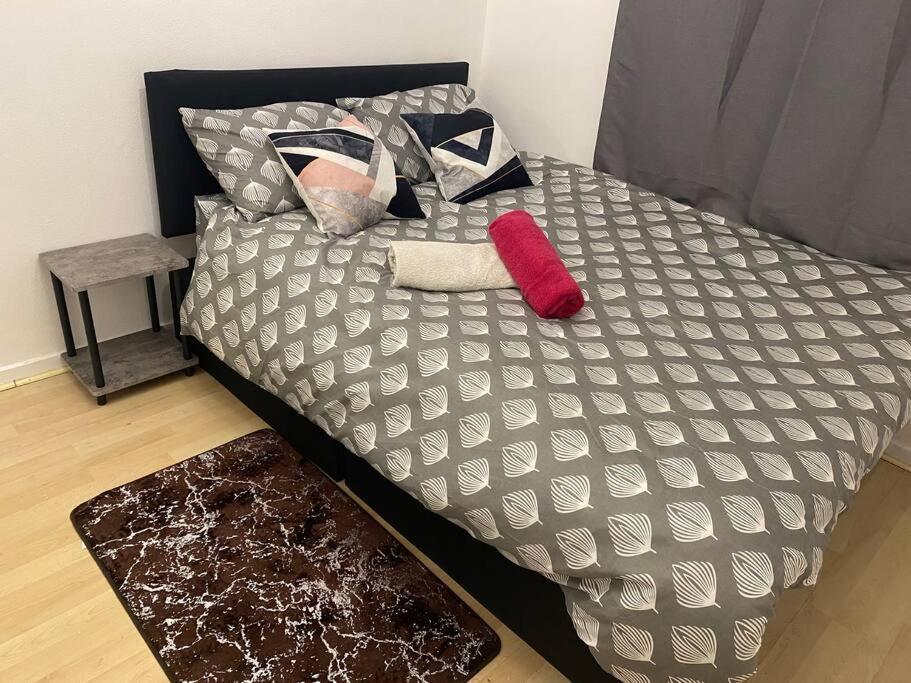 2 Bedroom Flat Camberwell Grove * London