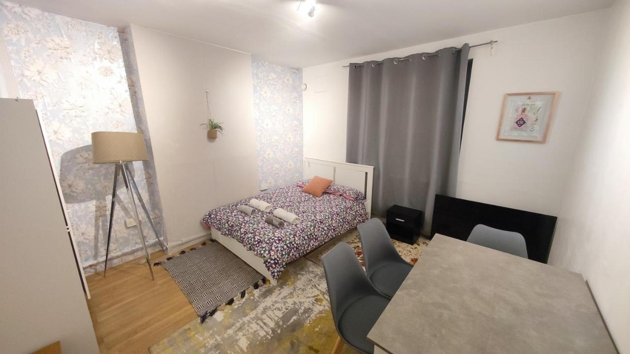 Spacious Flat With 2 To 3 Bedrooms Lägenhet