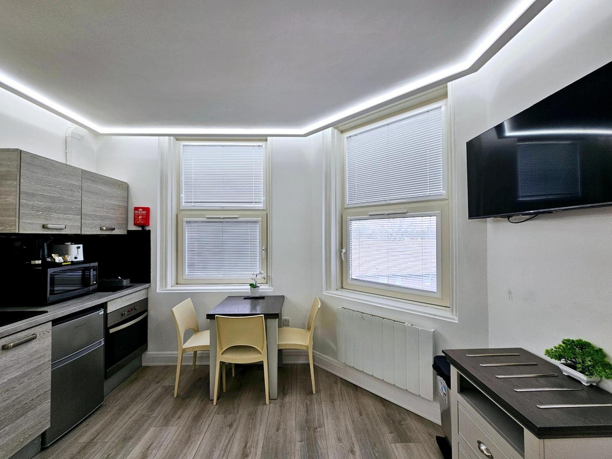 London Stay Apartments Aparthotel 3*