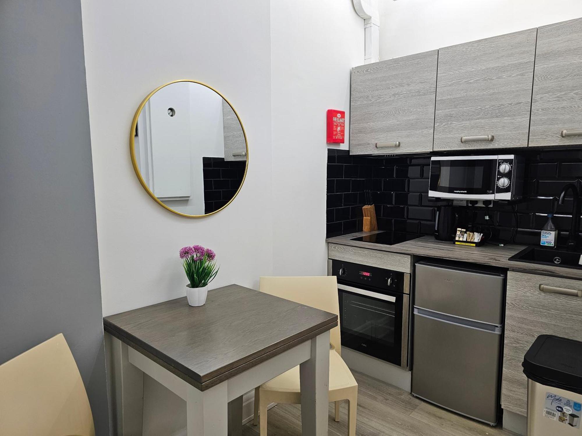 London Stay Apartments 3*