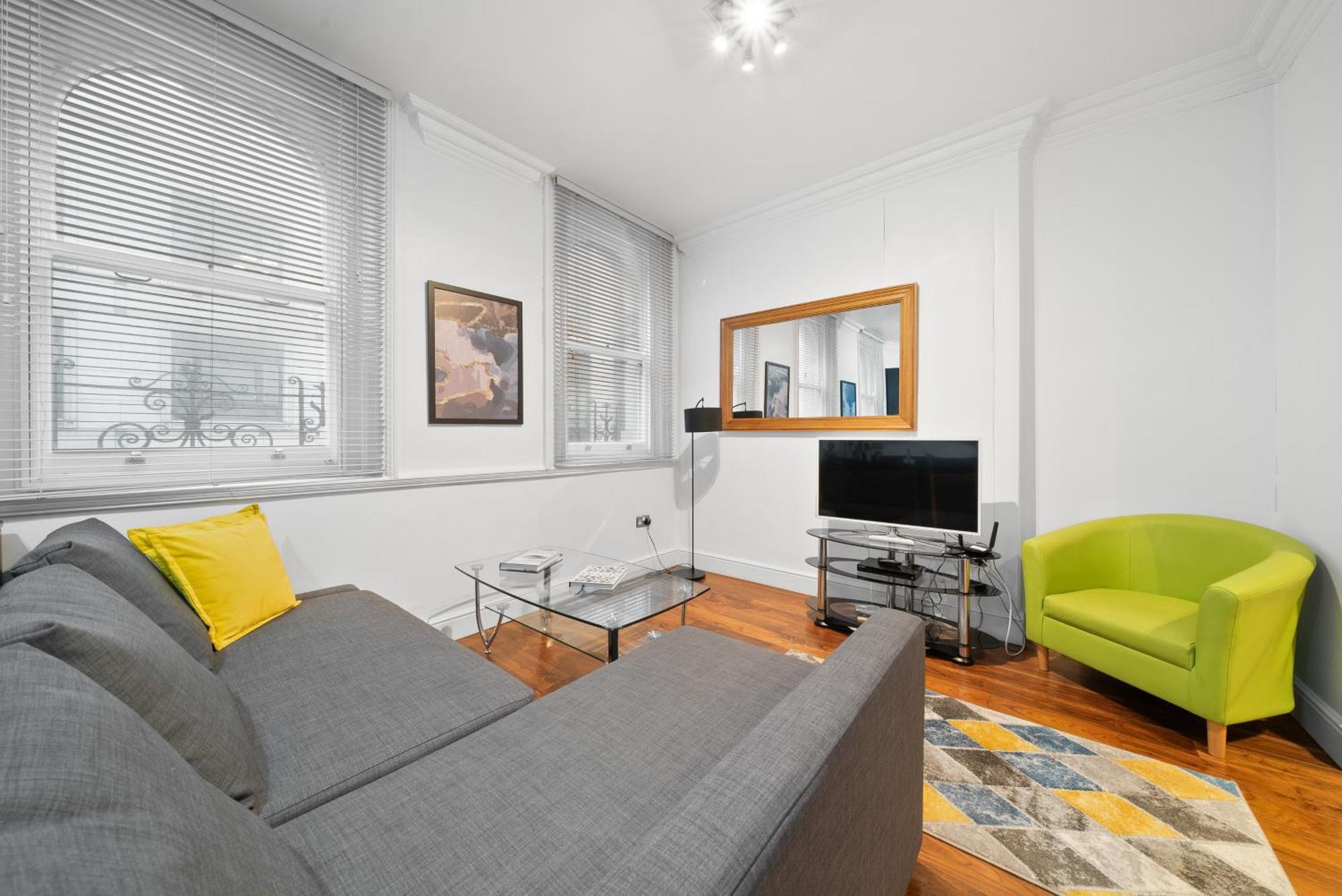 3, 48 Bishopsgate By Living * London