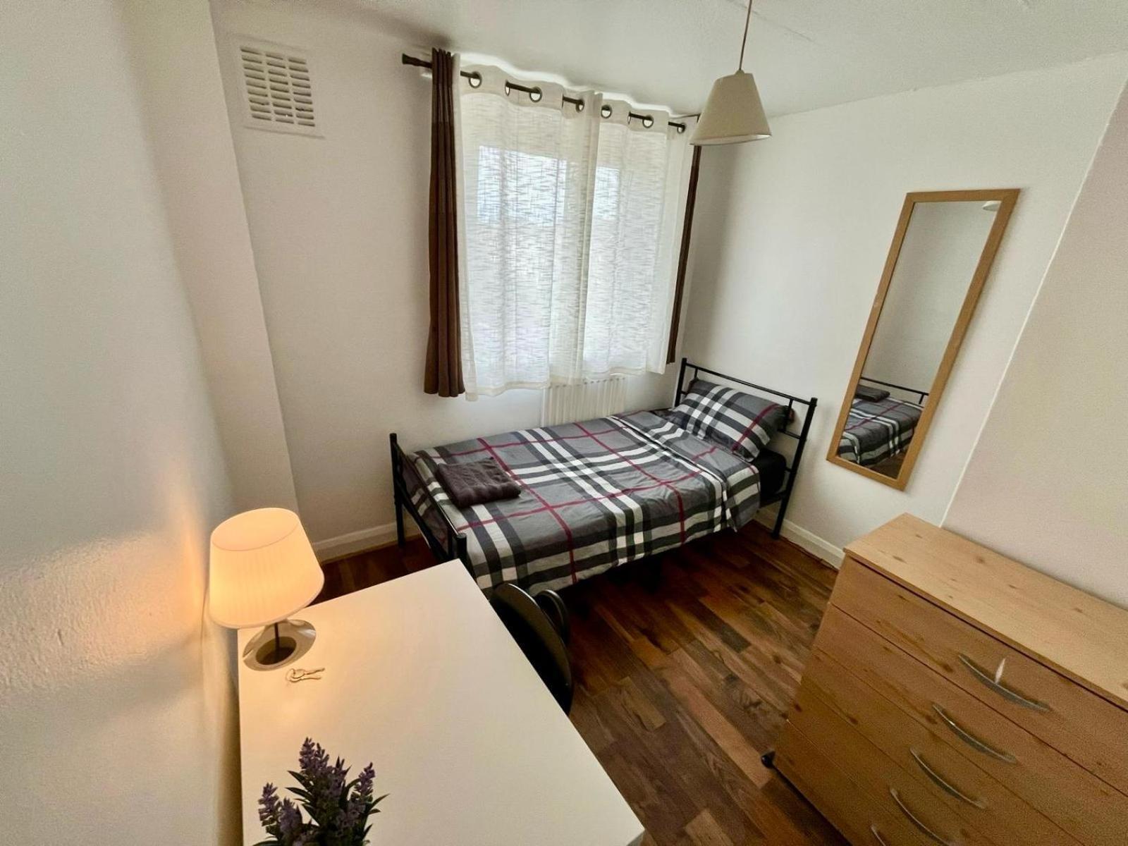 Whitechapel Station Homestay