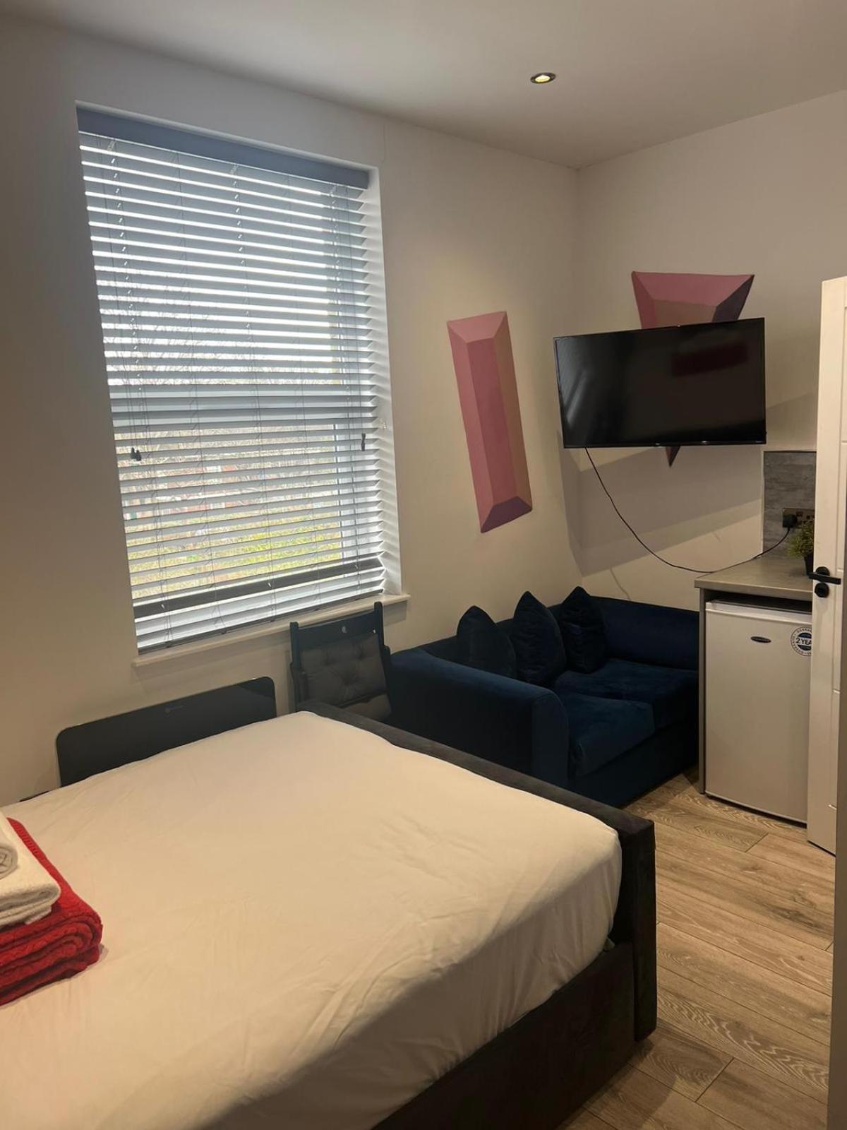 Gasthof Serviced Ensuite Double - Near Greenwich Park - The O2 Arena - Nearby Transport Links To - New Cross Station - Lewisham Se14 *