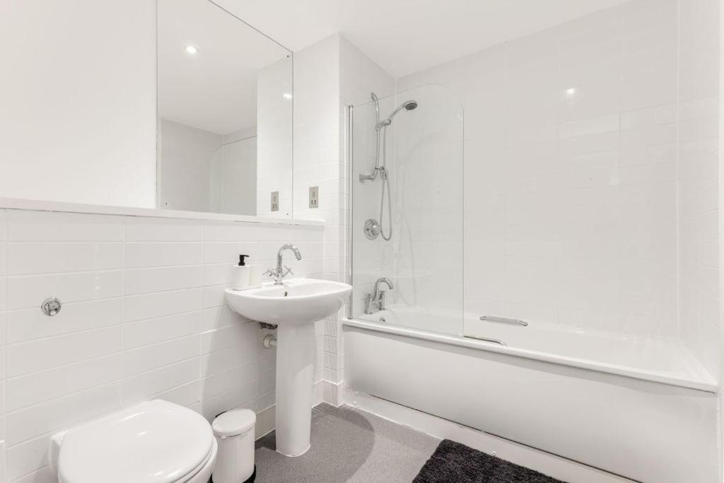 Khayat Homes - The Ferry - Two Bed Leilighet London
