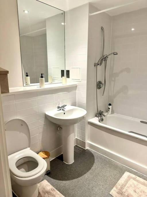 Cosy, Comfy 2 Bed Canary Wharf Lejlighed London