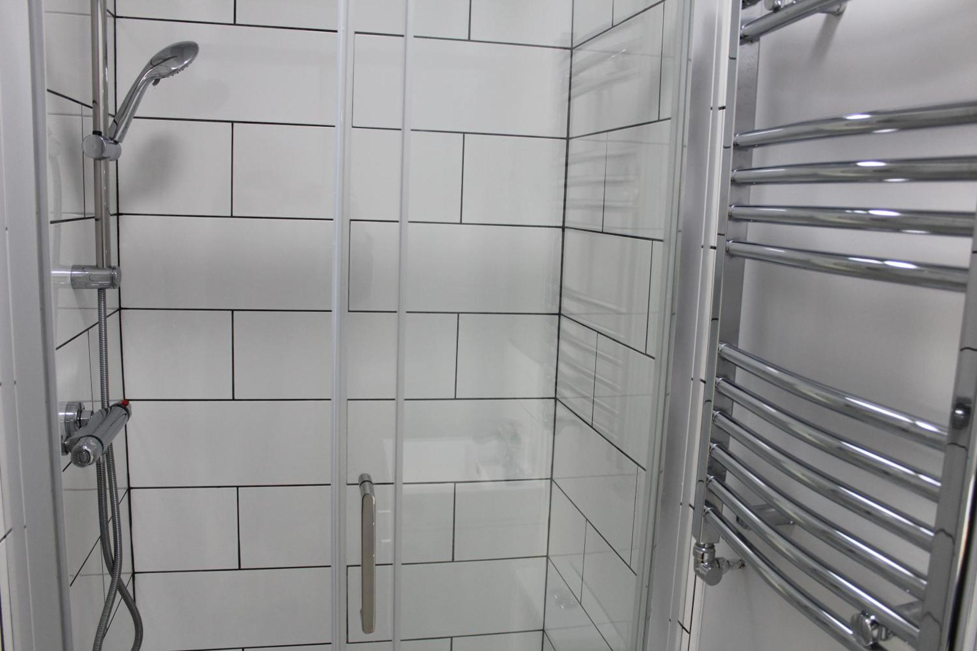 Rum i privatbostad Private Toilet, 15 Min To London