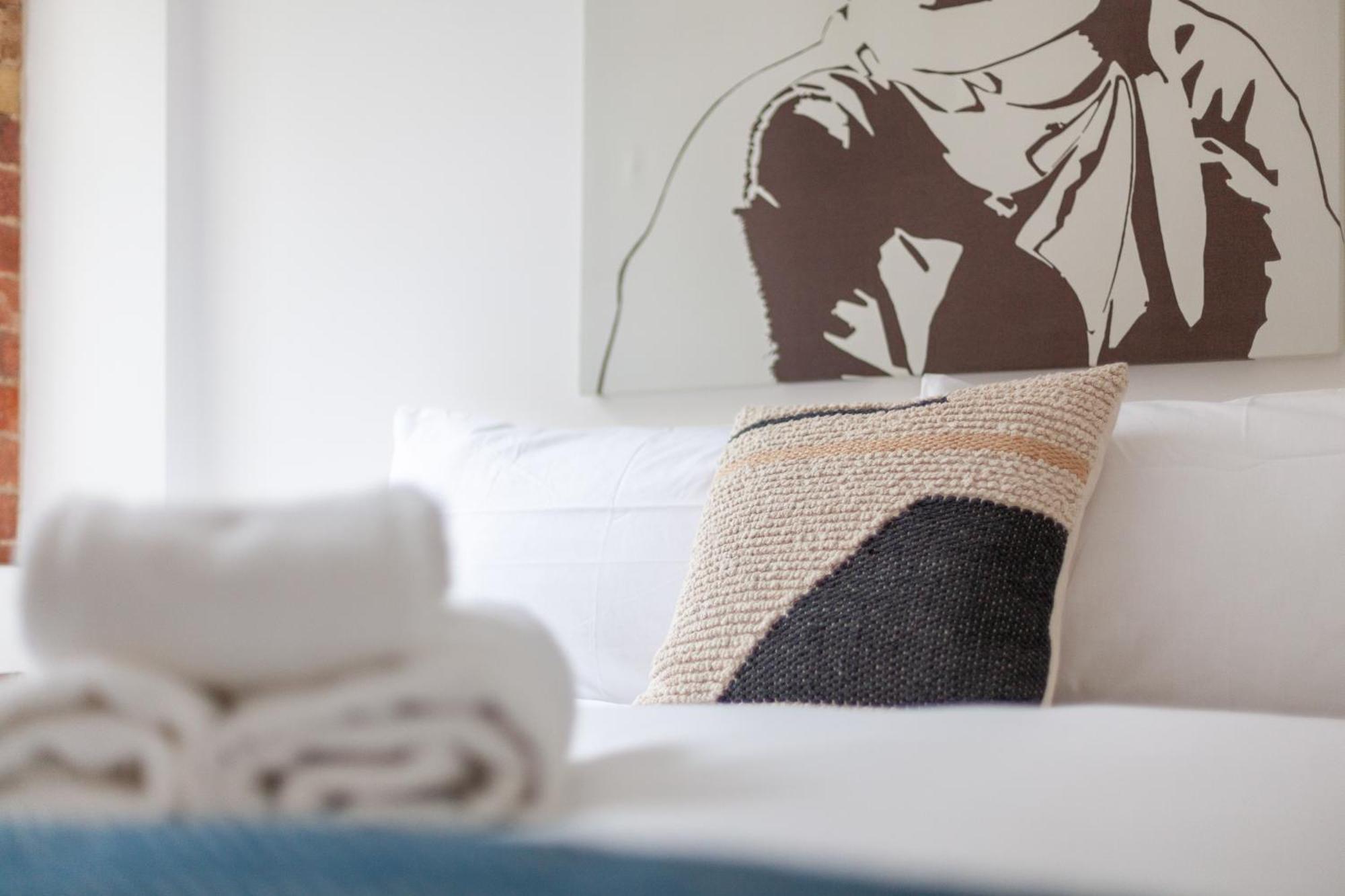 Elegance & Chic Design - 2-bedroom Haven Apartment London