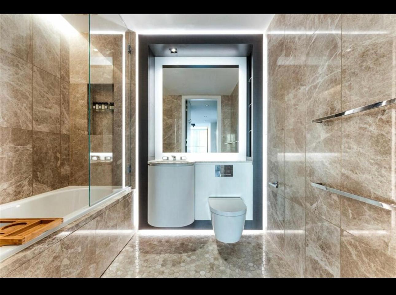 Trendy, Modern 2 Bed Apartment! Appartamento