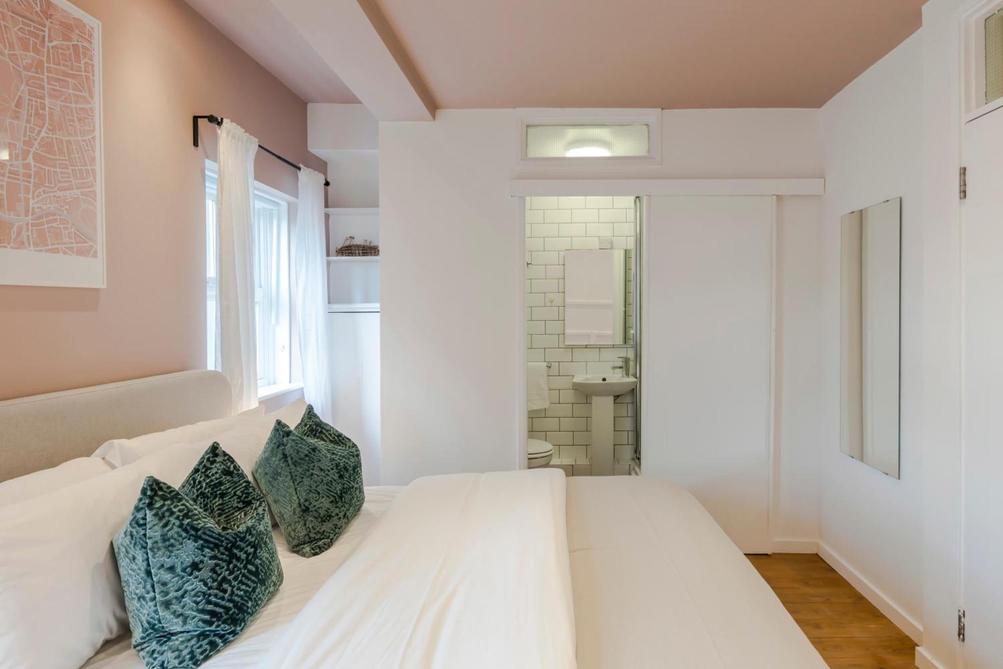 Bijou Flat On Broadway Market * Londen