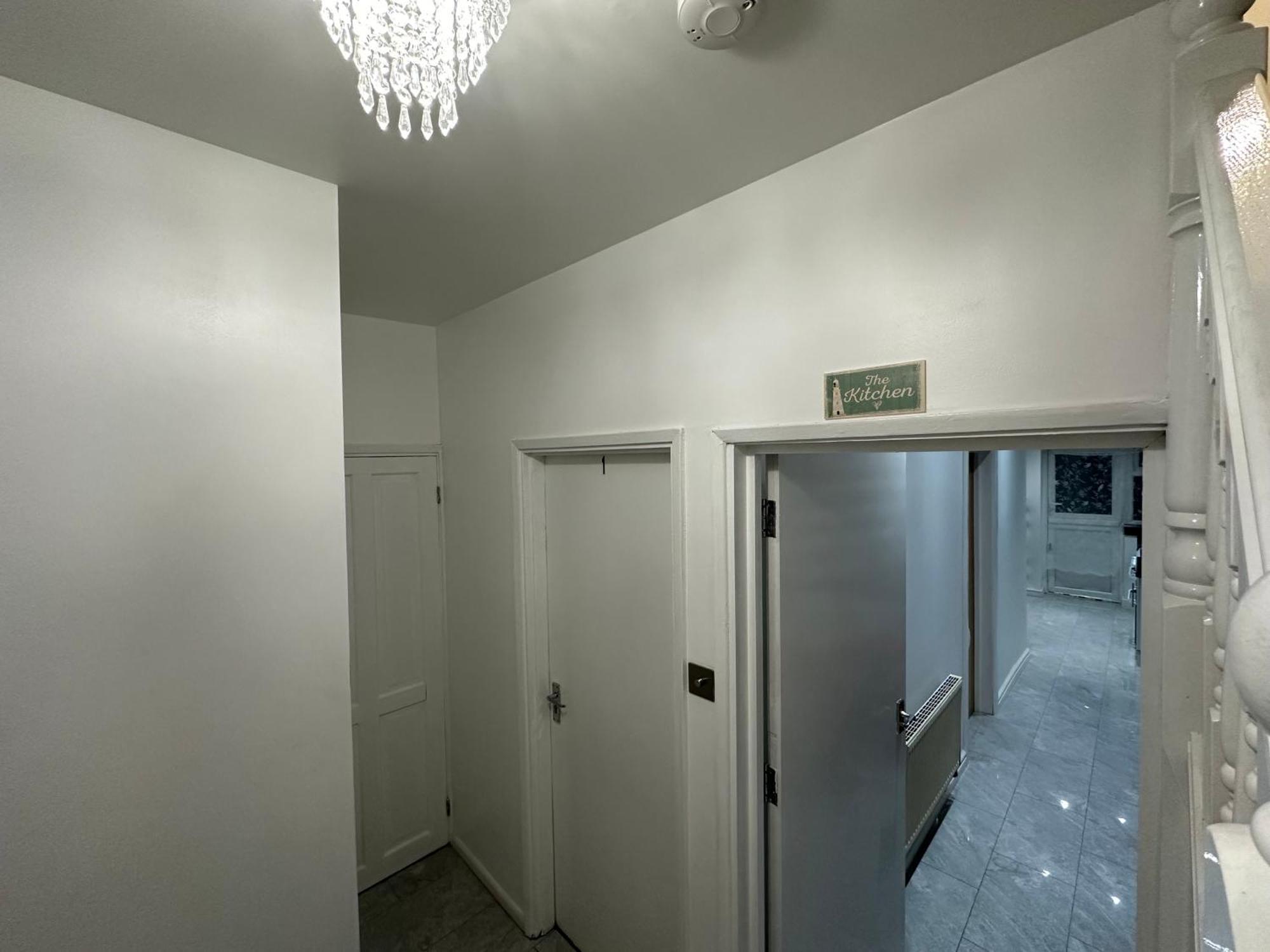 4th Flat With Private Own Bathroom A Luxury Family Setup And Furnished With Double Bed A Double Futon-sofa Bed A Single Futon Bed A Baby Cot And Garden And Free Parking * London