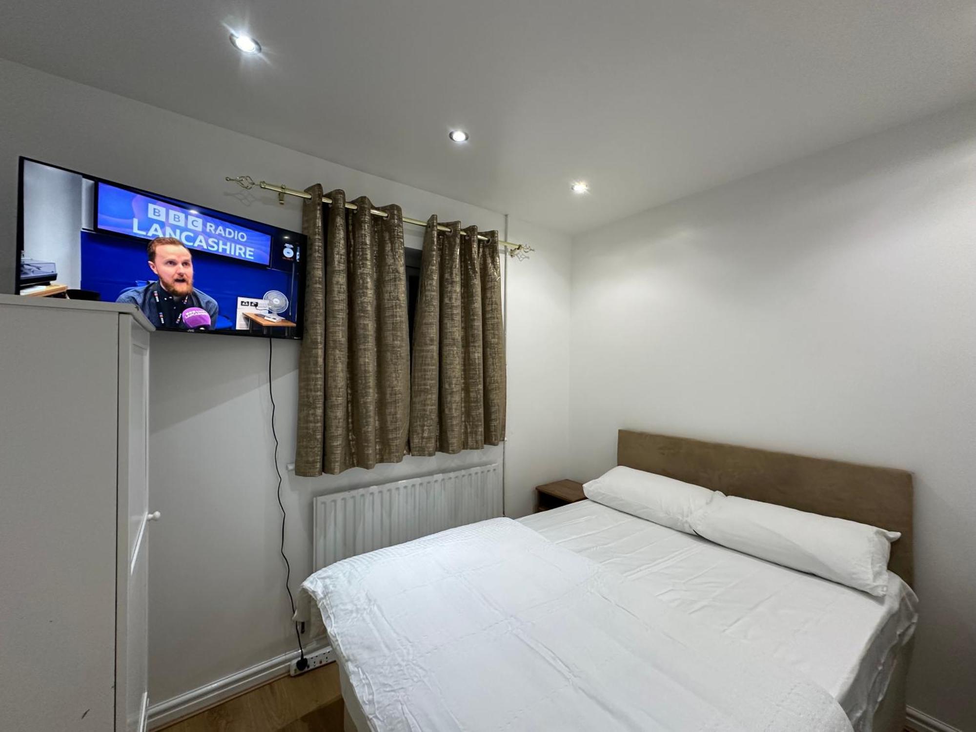 Beautiful Double With Free Wi-fi And Free Parking Guest house