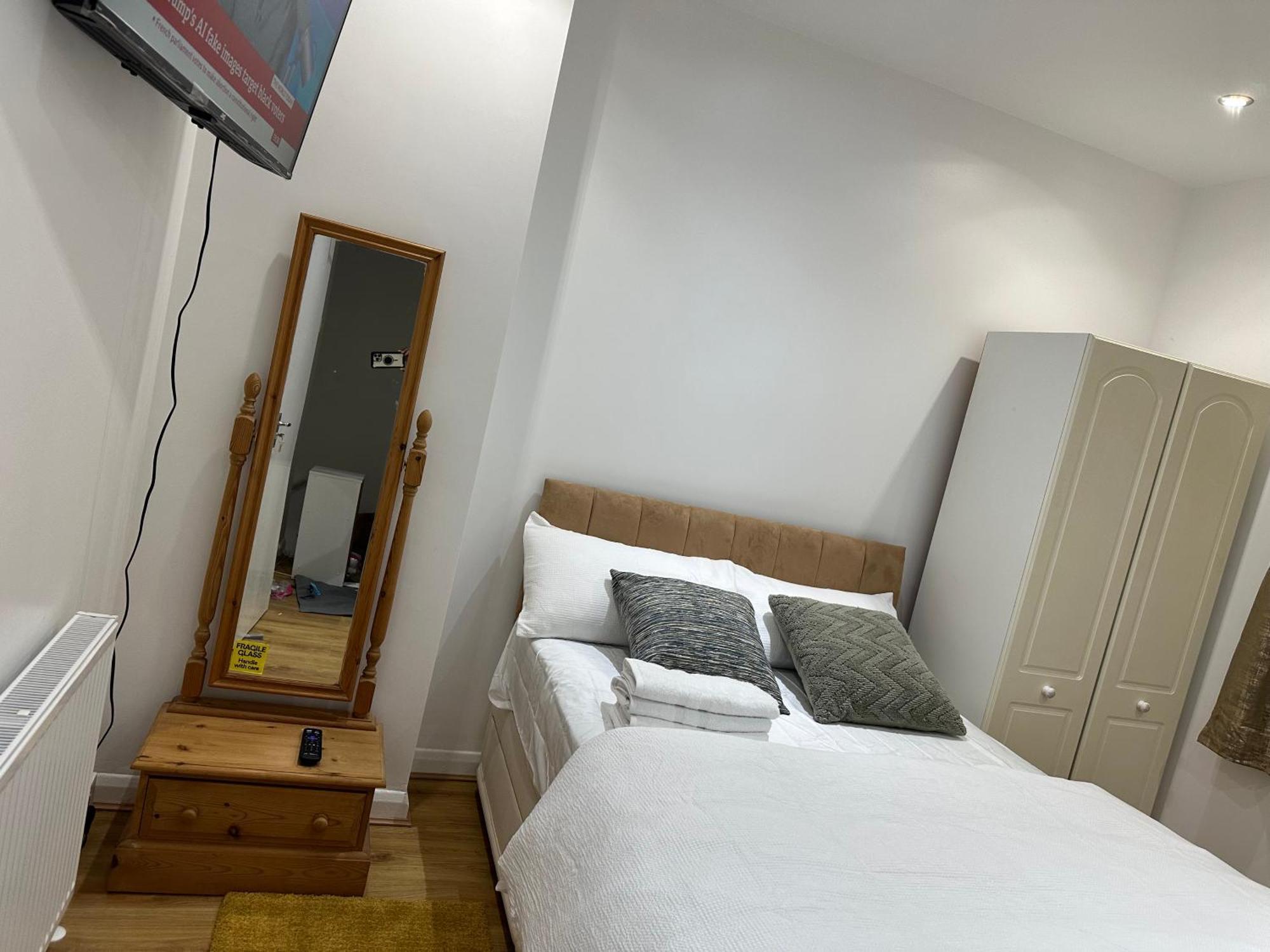 Beautiful Double With Free Wi-fi And Free Parking * London
