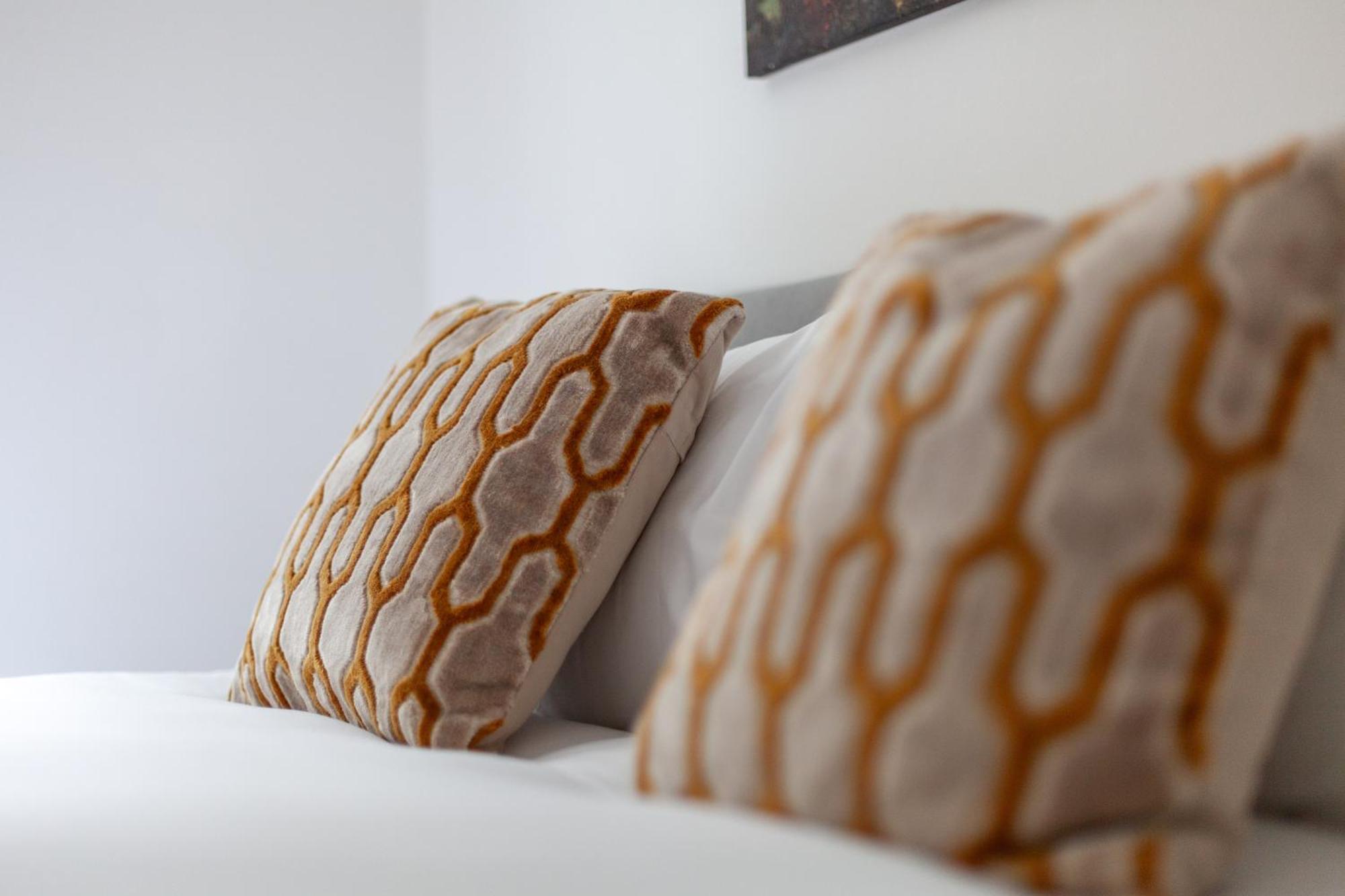 Elegance & Chic Design - 2-bedroom Haven Apartment *