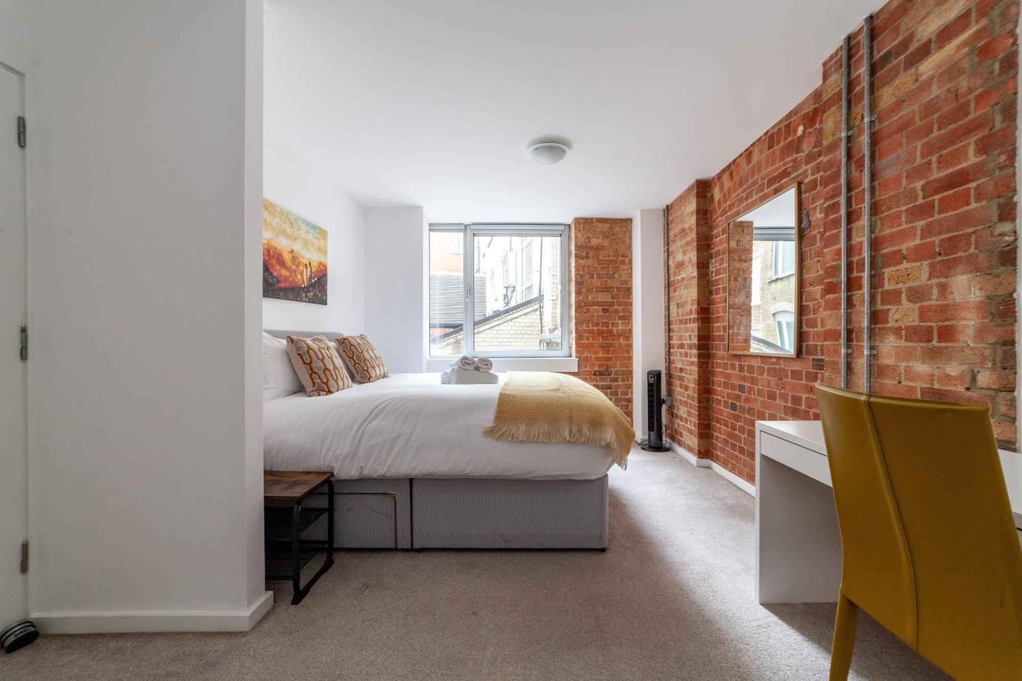 Elegance & Chic Design - 2-bedroom Haven London