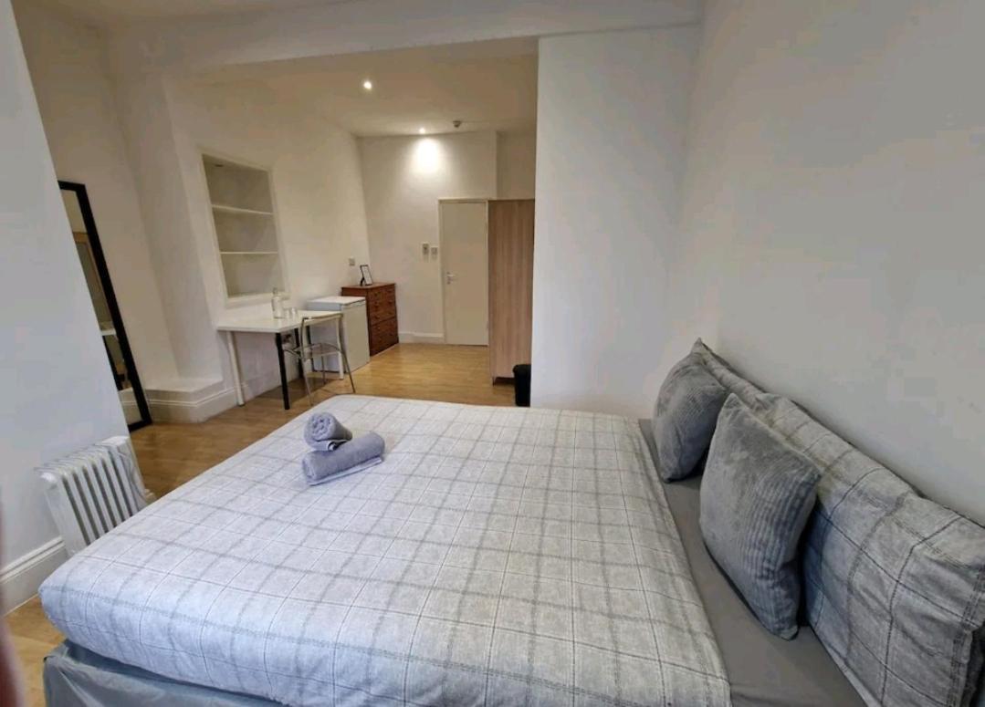 Privatunterkunft Affordable In Shared Flat, Bridge