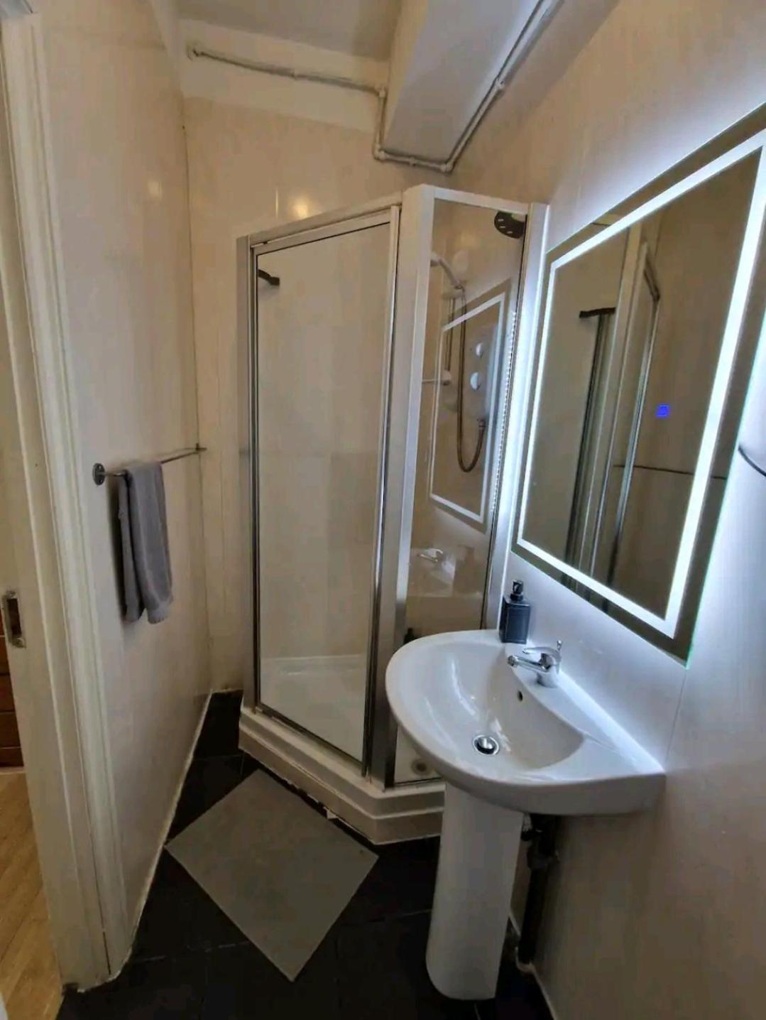 Affordable In Shared Flat, Bridge Privatunterkunft *