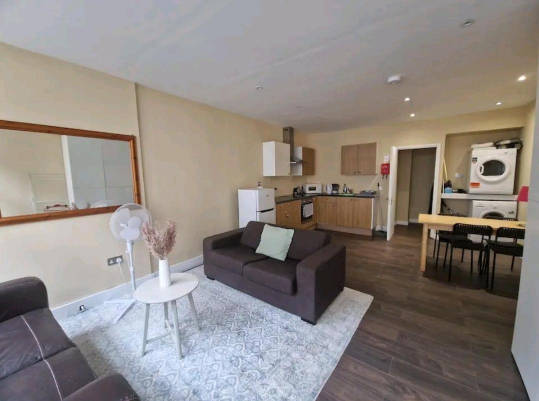 Privatunterkunft Affordable In Shared Flat, Bridge