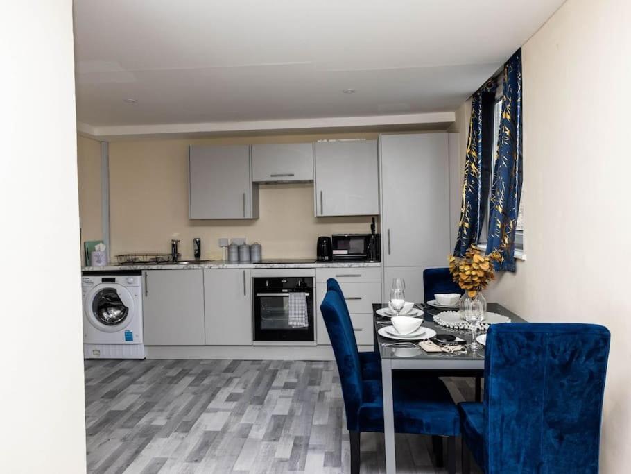 1 Bedroom-sofabed-worktable-4-wifi-parking * Londra