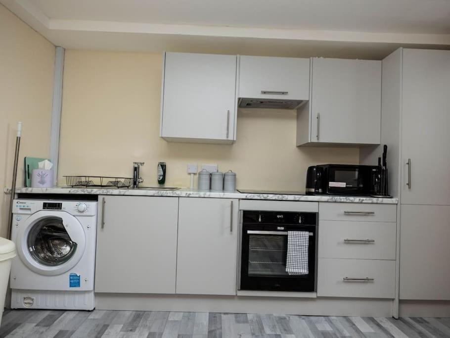 1 Bedroom-sofabed-worktable-4-wifi-parking * Londra