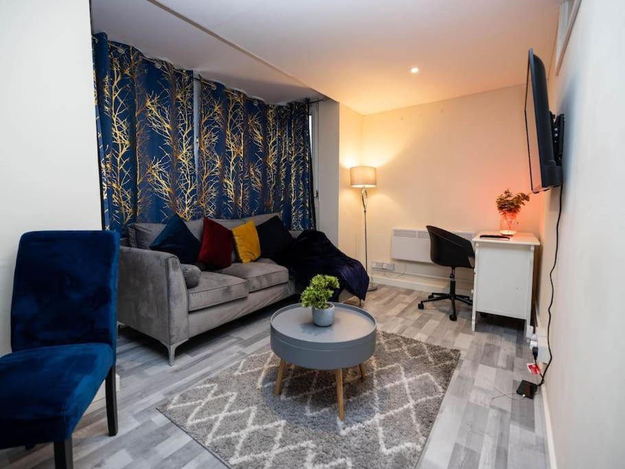 1 Bedroom-sofabed-worktable-4-wifi-parking Londra