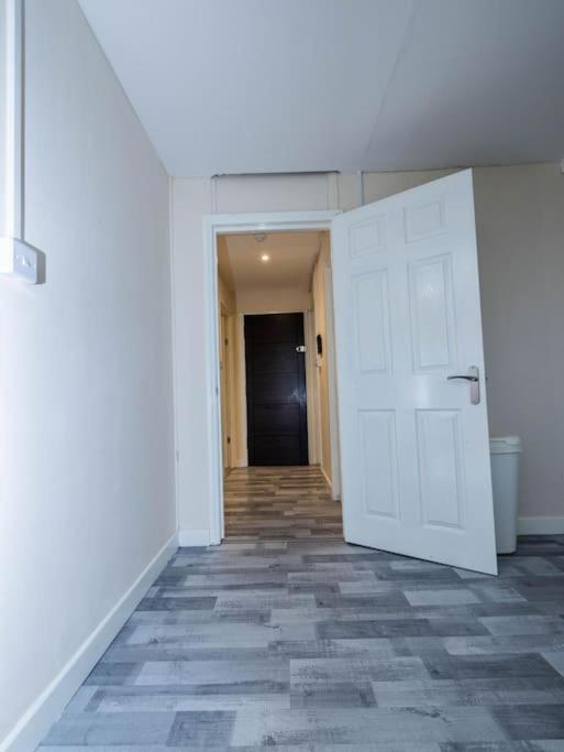 1 Bedroom-sofabed-worktable-4-wifi-parking * Londra