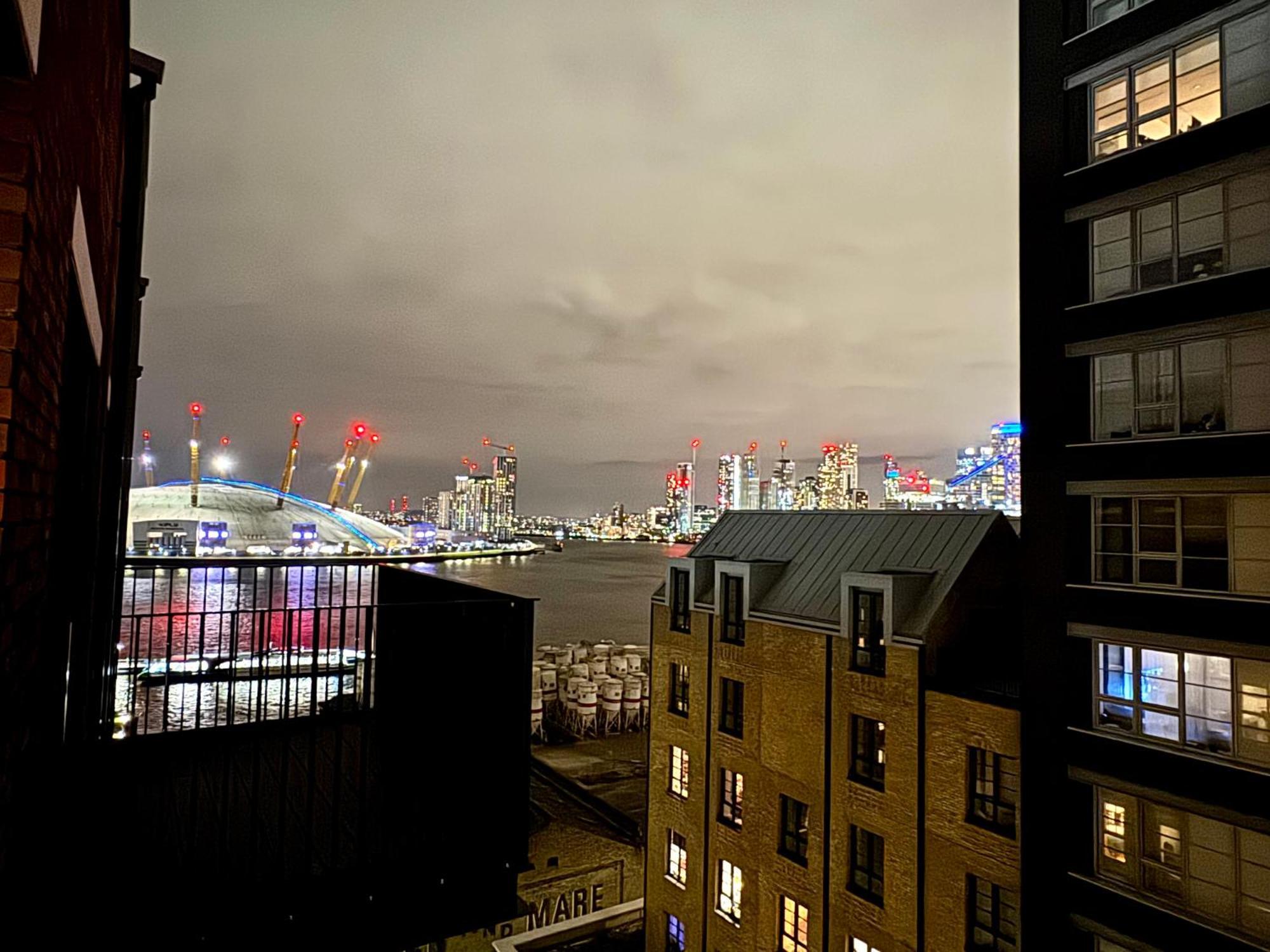 Luxury Flat With Balcony, River View, O2 Arena, Excel, Canary Wharf, Station Appartement Londres