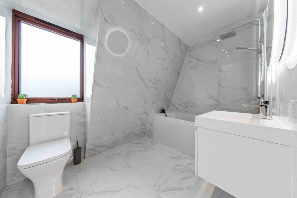 Apartment Serviced Apt In Central Lr3 London