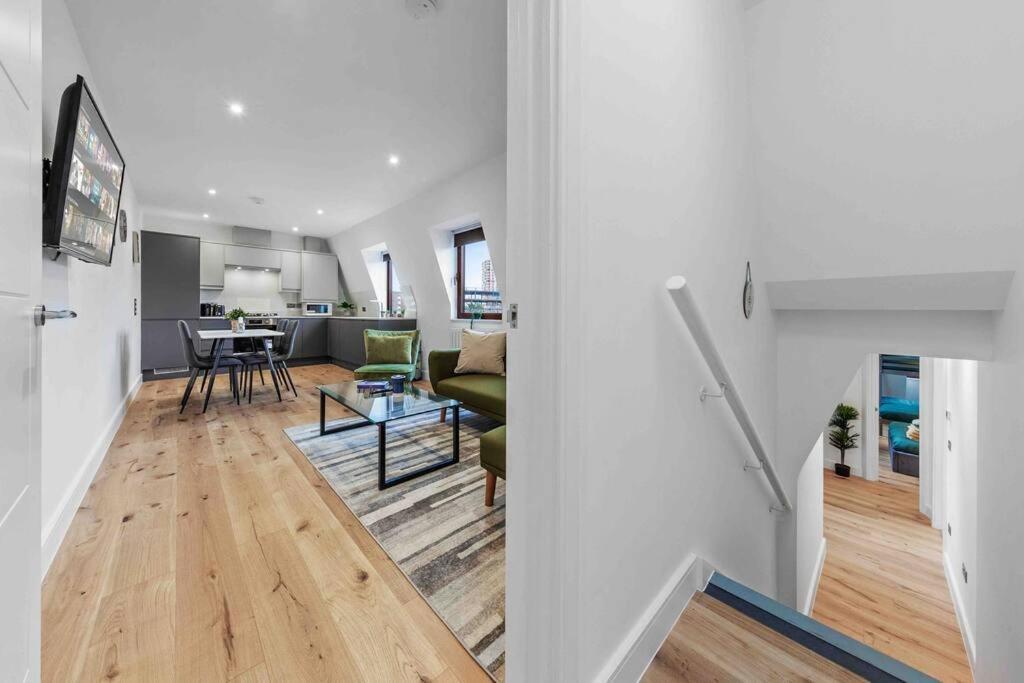 Serviced Apt In Central Lr3 * London