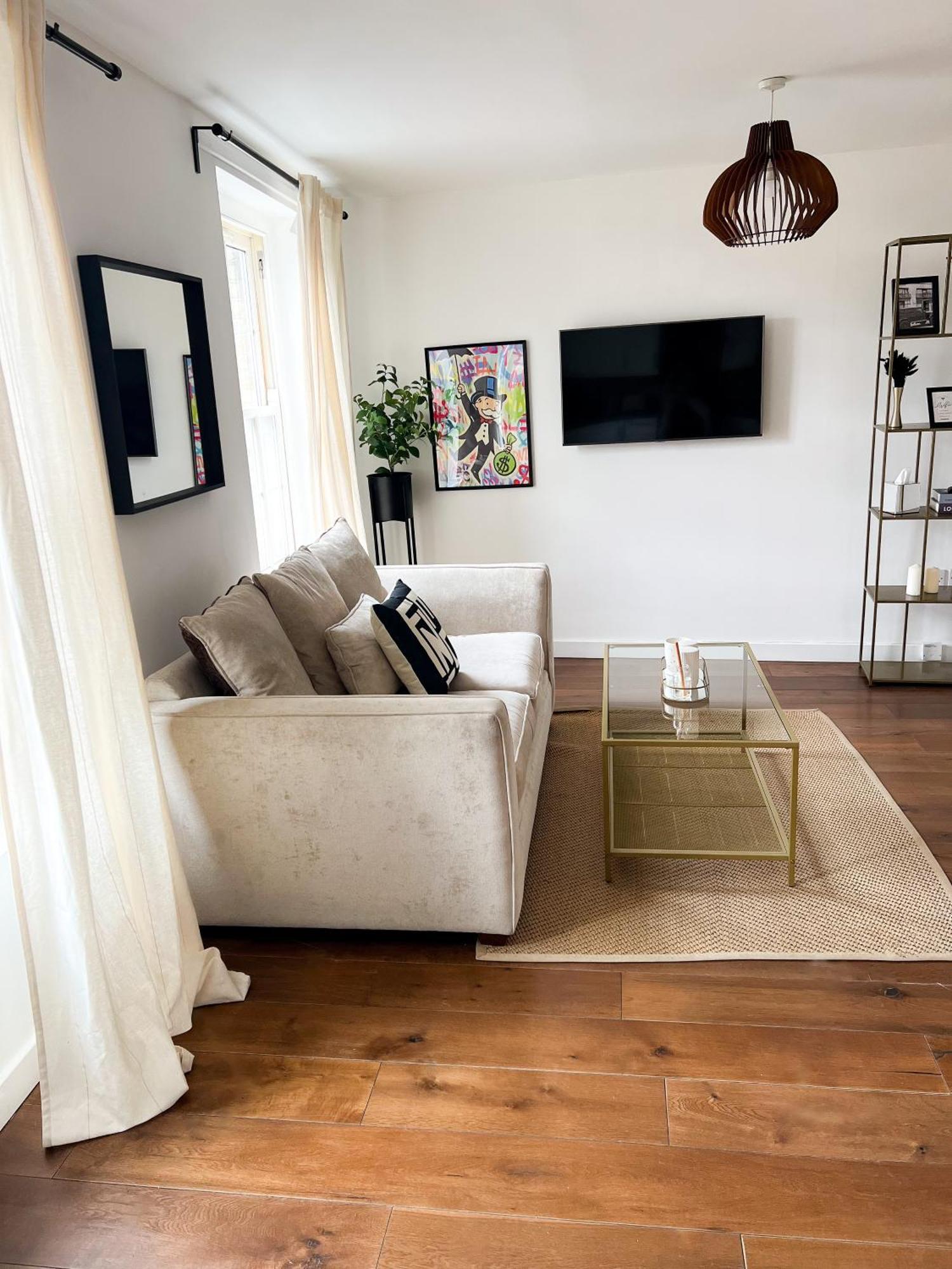 Stylish 1 Bedroom Apartment *