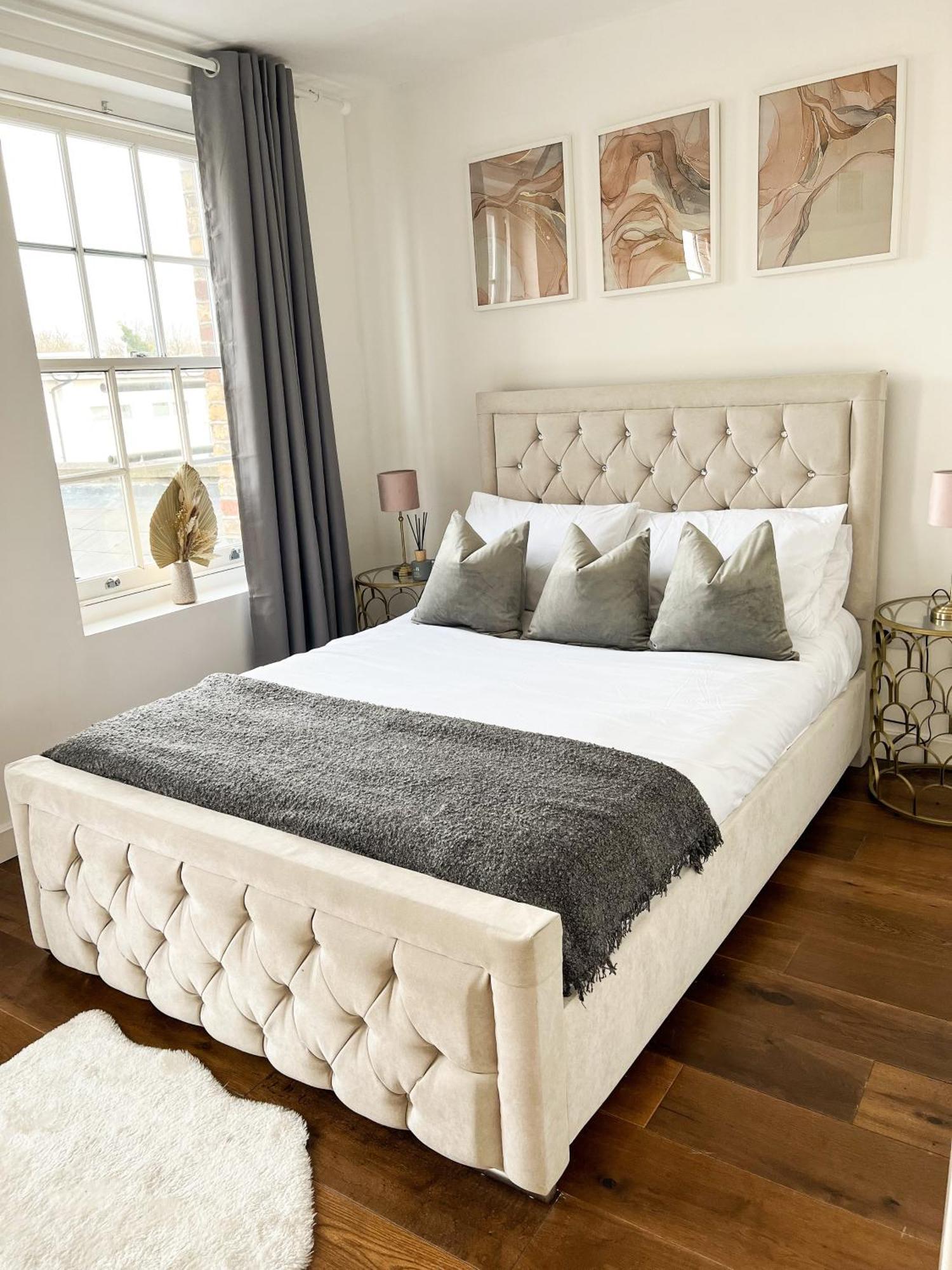 Apartment Stylish 1 Bedroom *