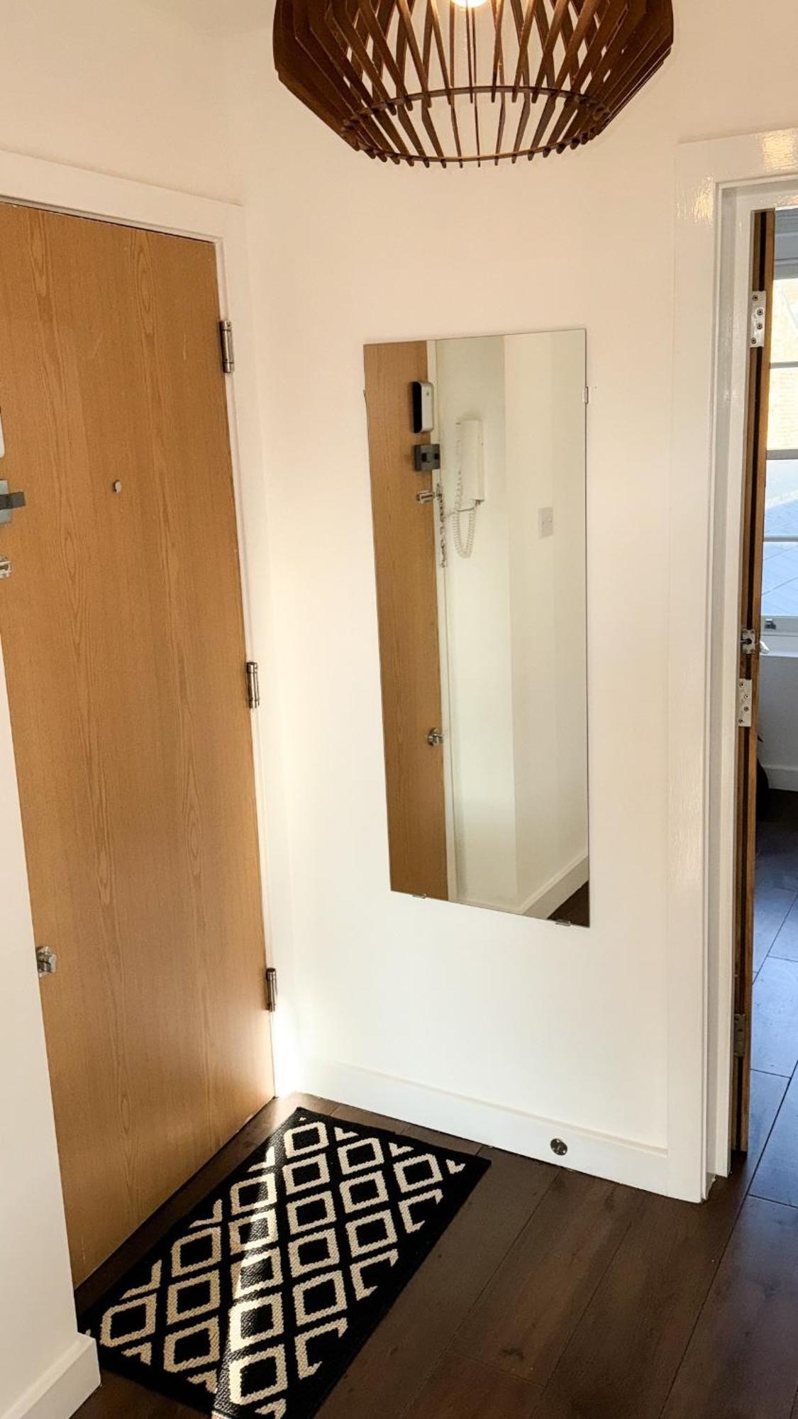 Apartment Stylish 1 Bedroom London