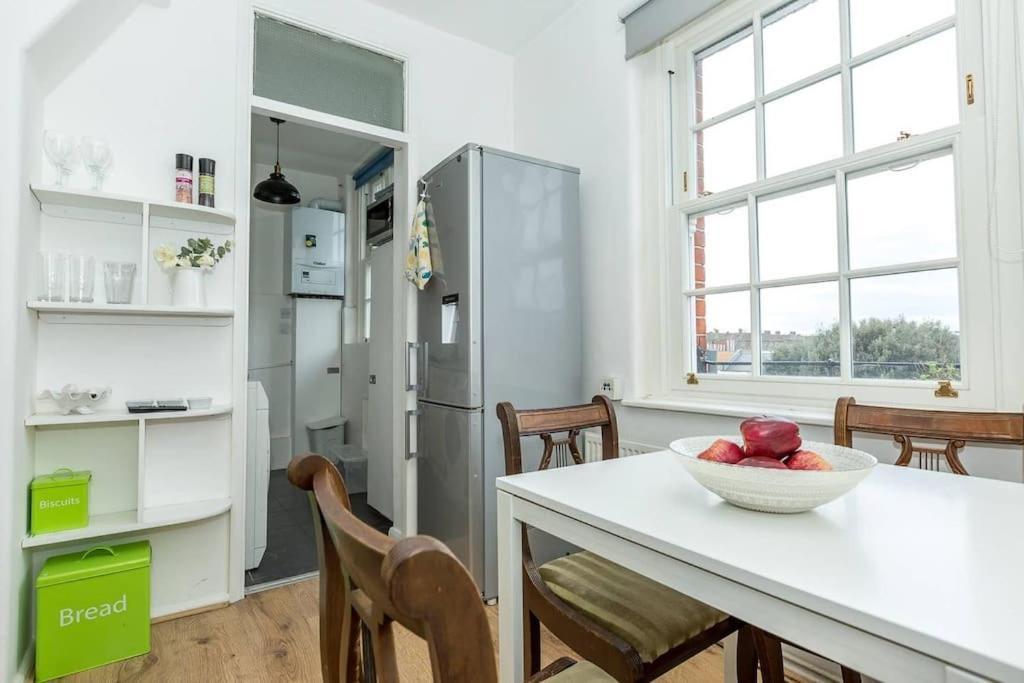 1 Bedroom *zone 1* Elephant And Castle * London