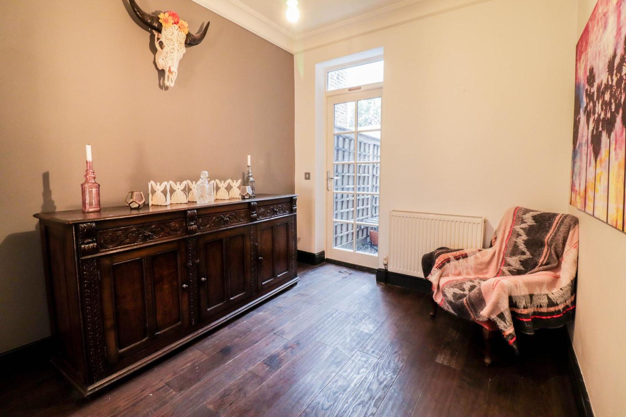 Chic 3-bedroom Family Retreat In Stratford, Fast Internet And Near Shops * Londres
