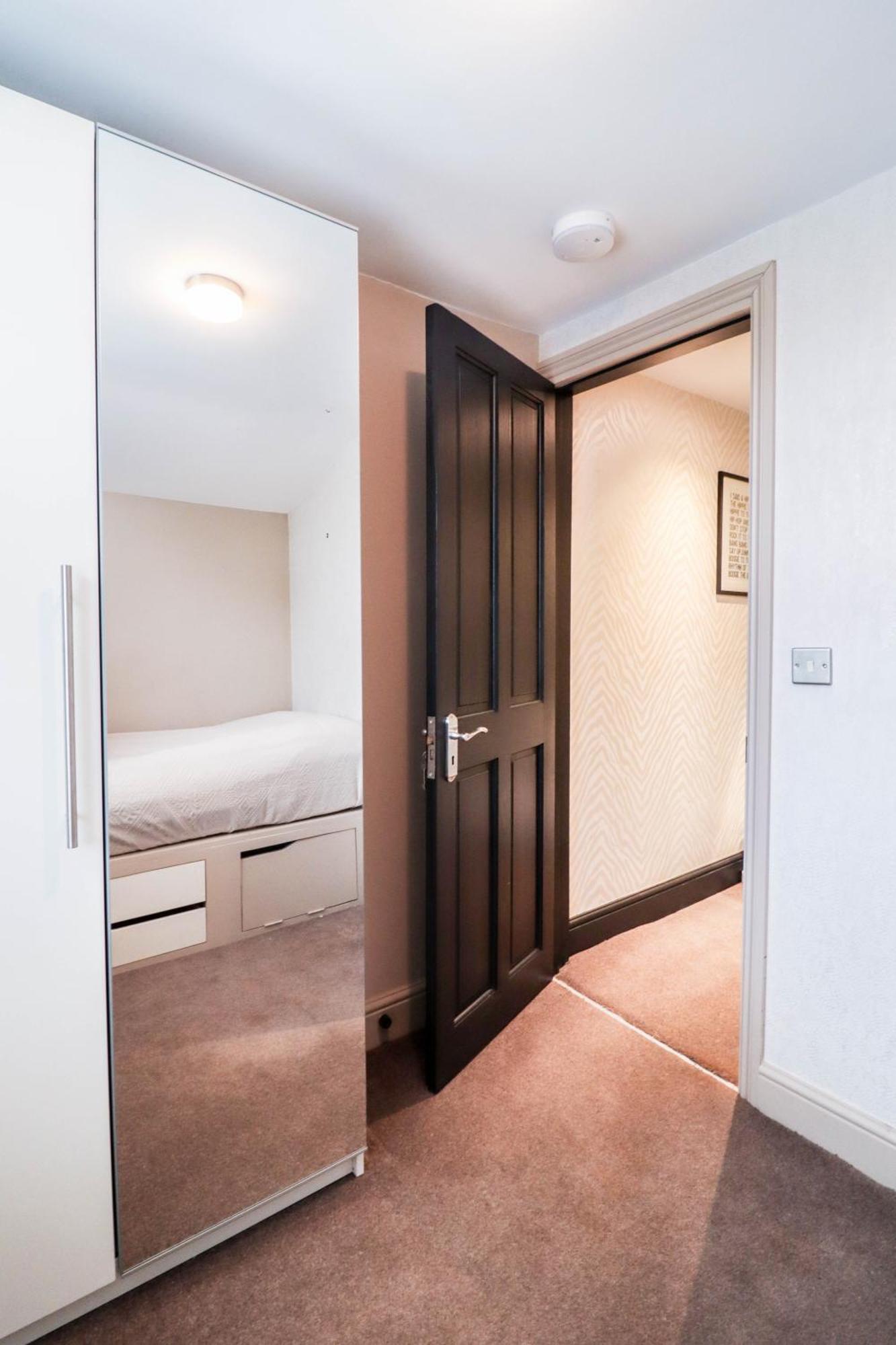 Hébergement de vacances Chic 3-bedroom Family Retreat In Stratford, Fast Internet And Near Shops Londres