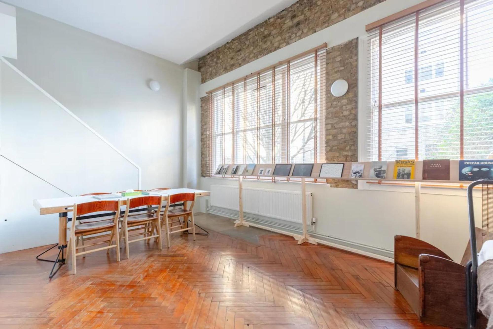 Tastefully Curated Mezzanine Flat Hackney! Londres