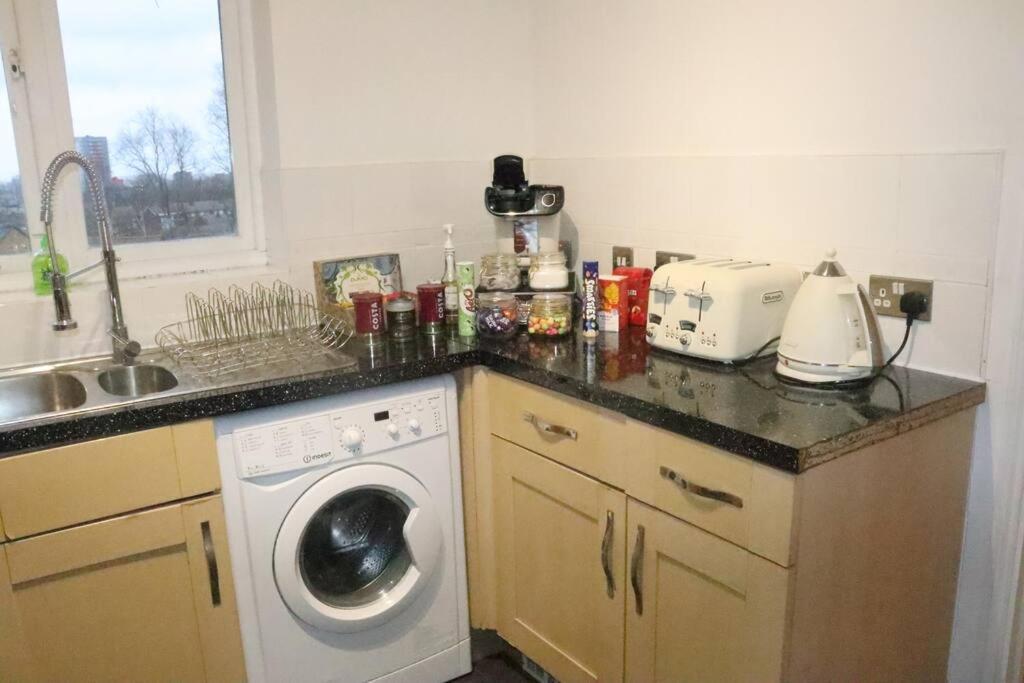 Skyline Haven - Modern 2br Free Parking & 4ktv * London