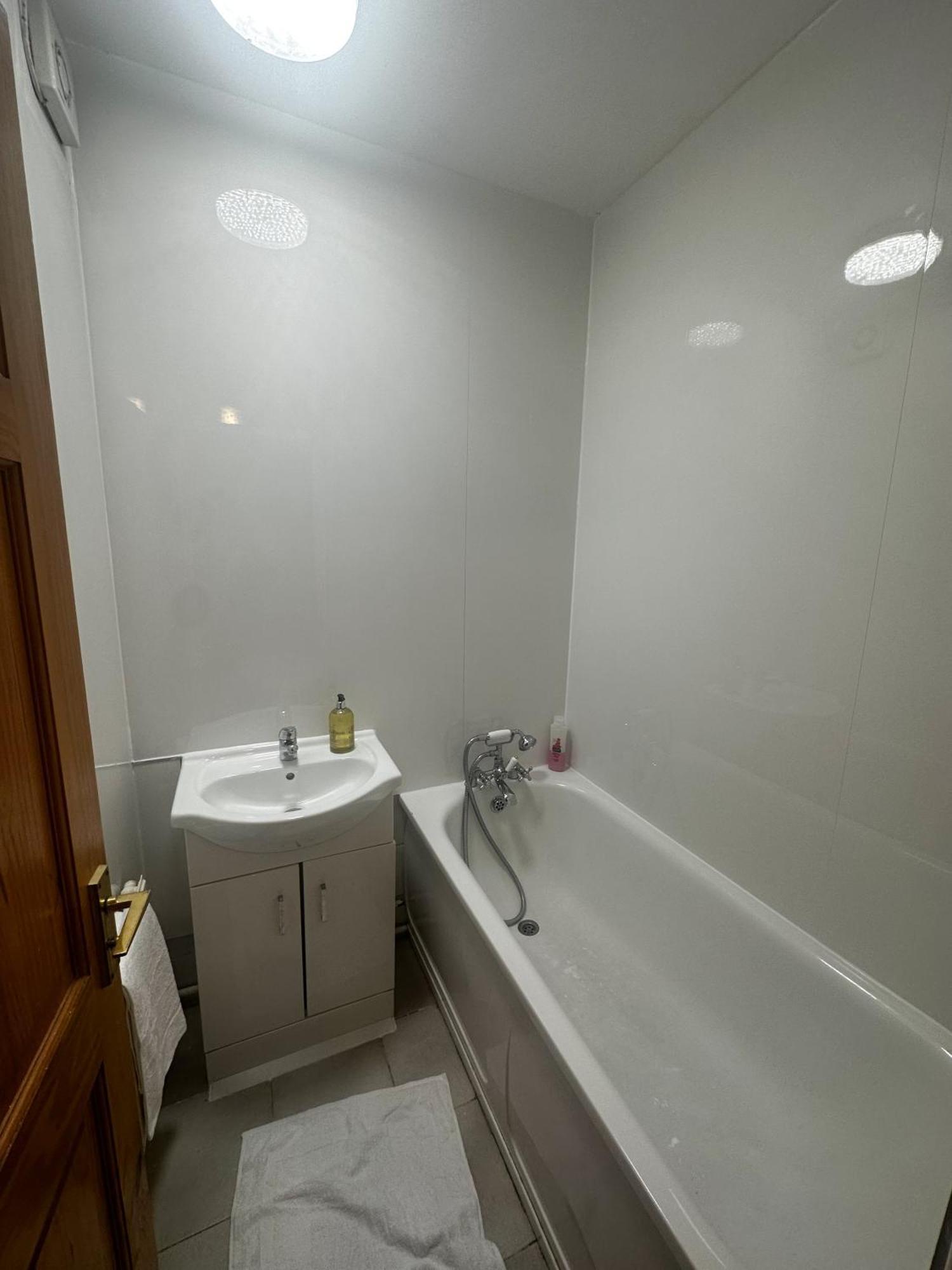 Aldgate Flats Apartment London