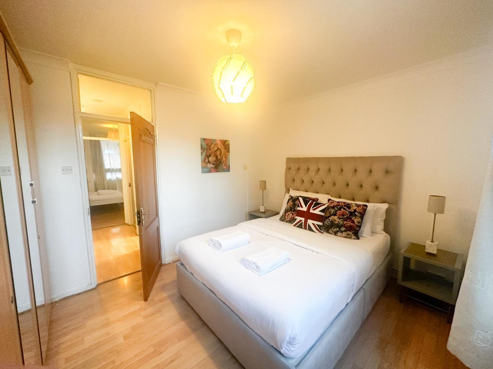 Aldgate Flats Apartment