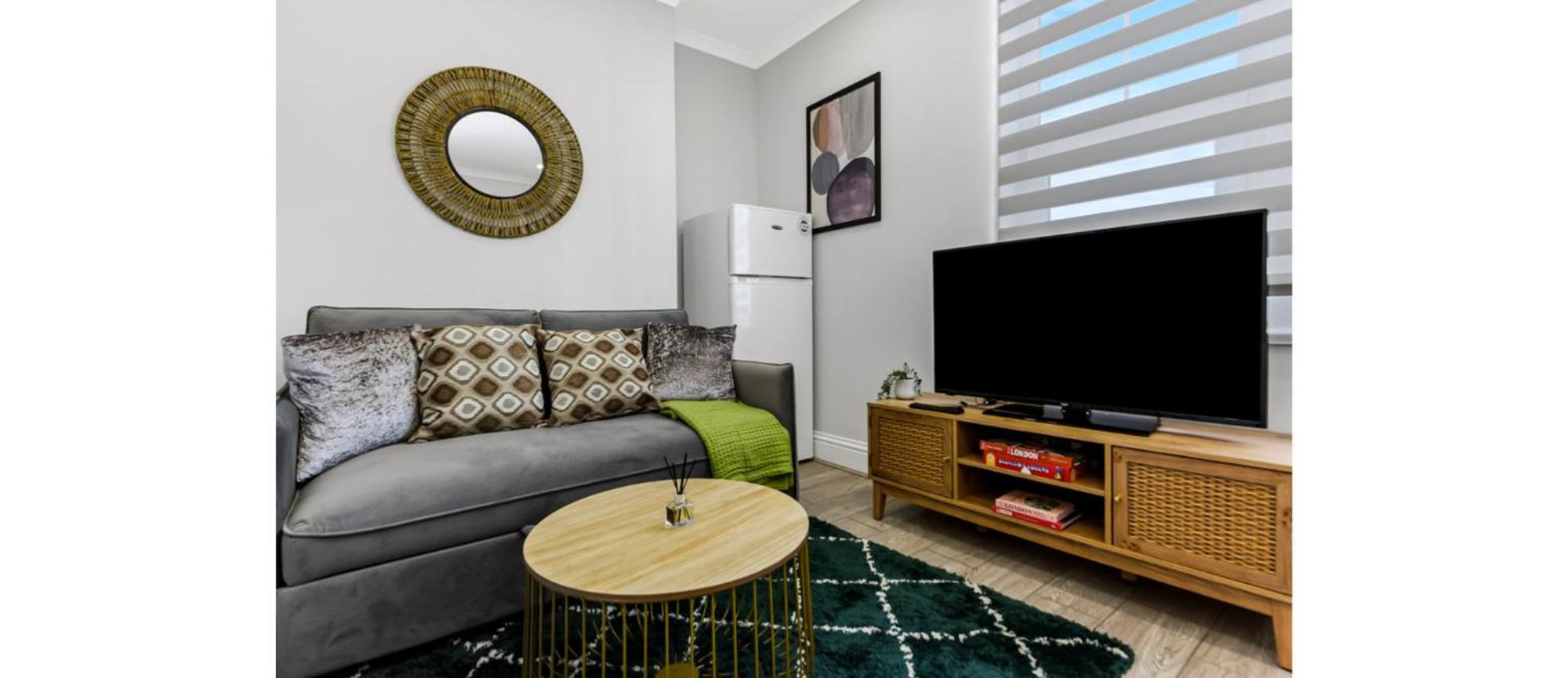 Southwark Serenity: Cozy Flat With Balcony Appartement Londen