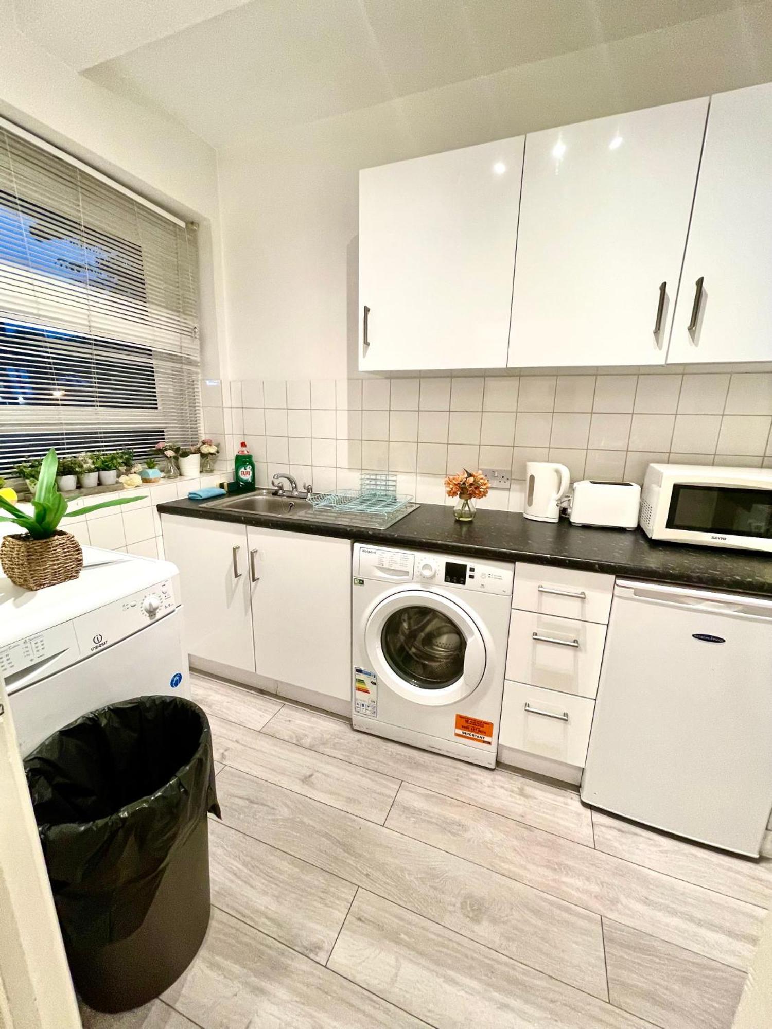 2 Bed Flat Near To Bridge Lejlighed