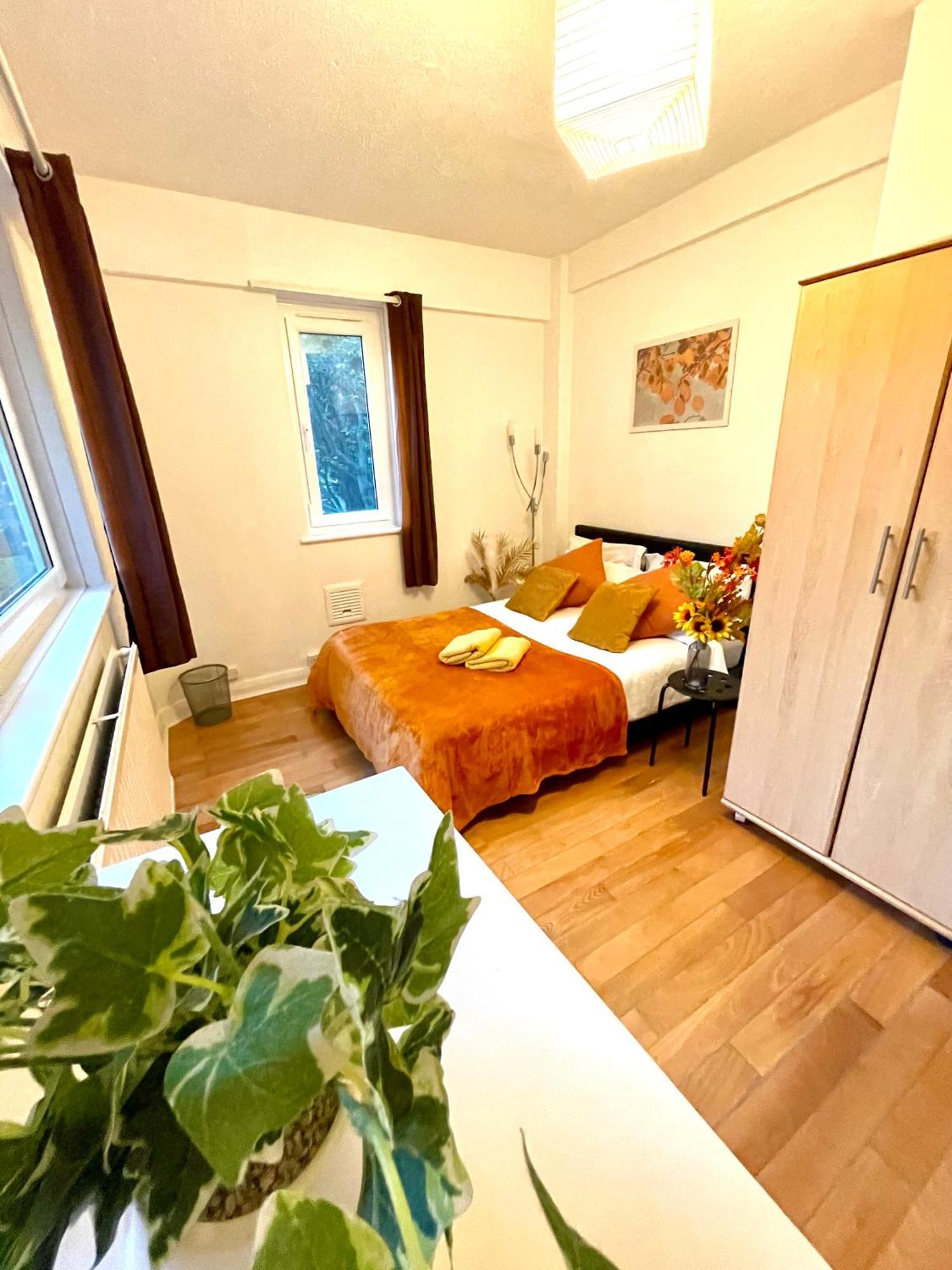 2 Bed Flat Near To Bridge Lejlighed *