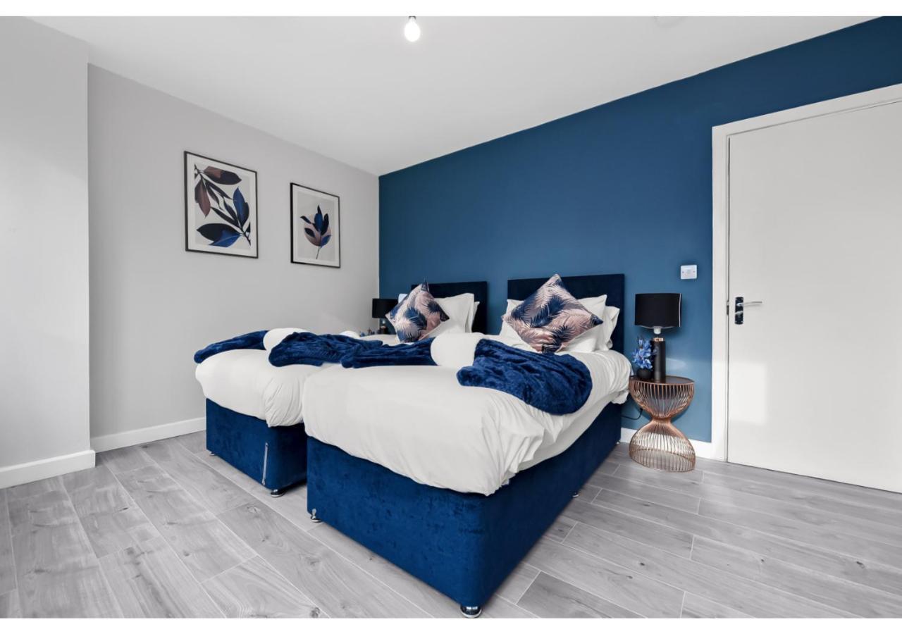 Lovely 4 Bedroom With Outdoor Space! Apartment *