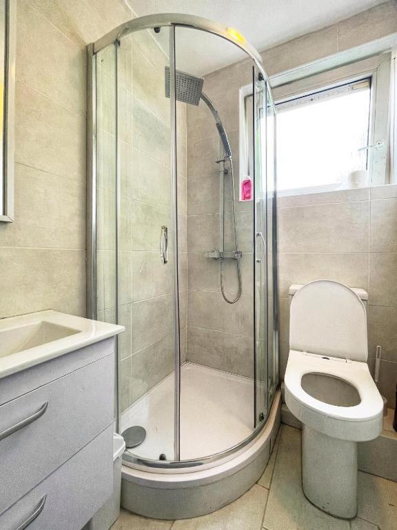 Appartement Tom Place In Mile End - 2 Double Beds, 1 Bunk Bed, Max 6, Spacious, Ideal For Families