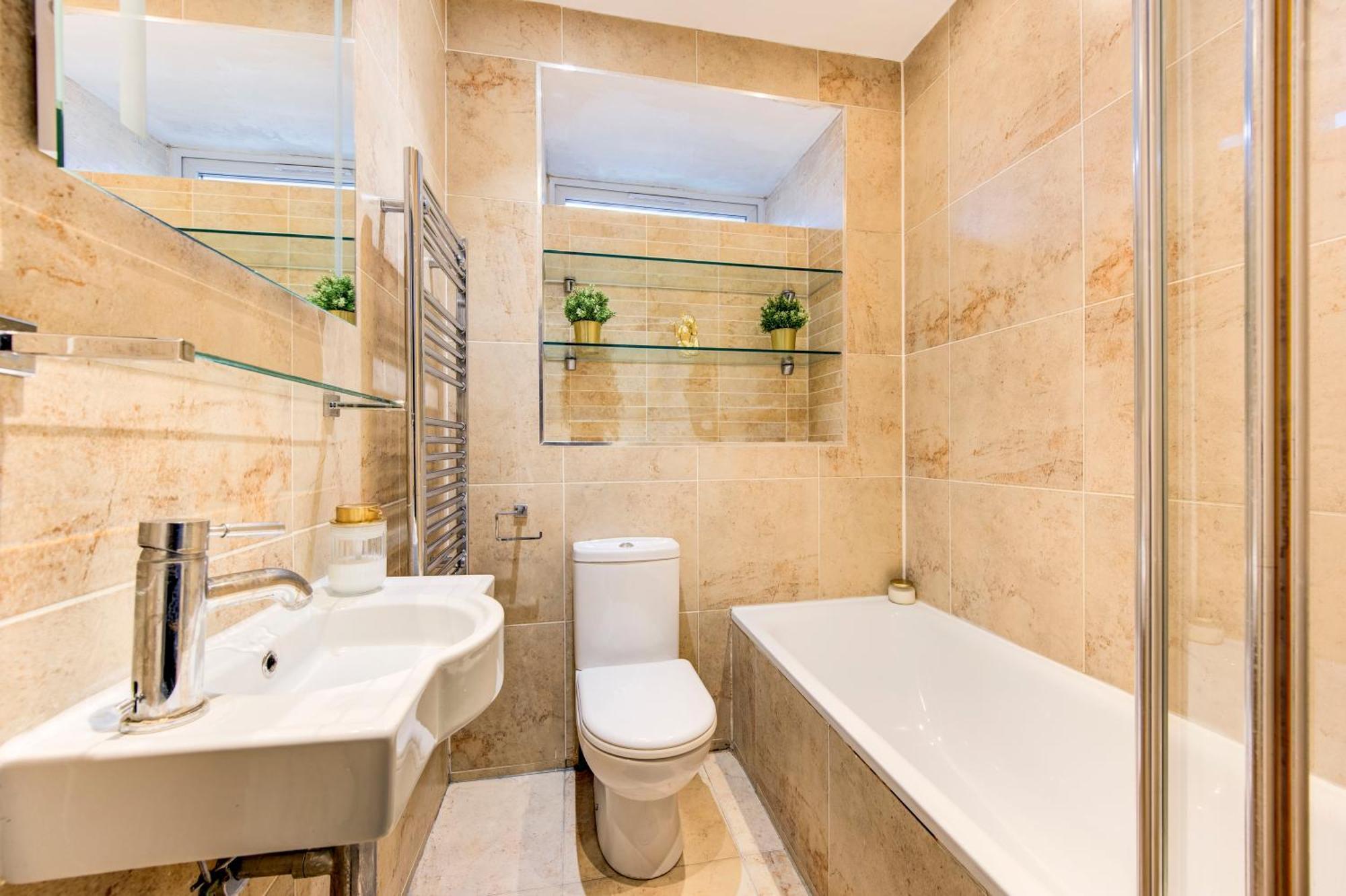 Spacious 1 Bed Near Central - 5 Per Cent Off Weekly Bookings ! Appartamento