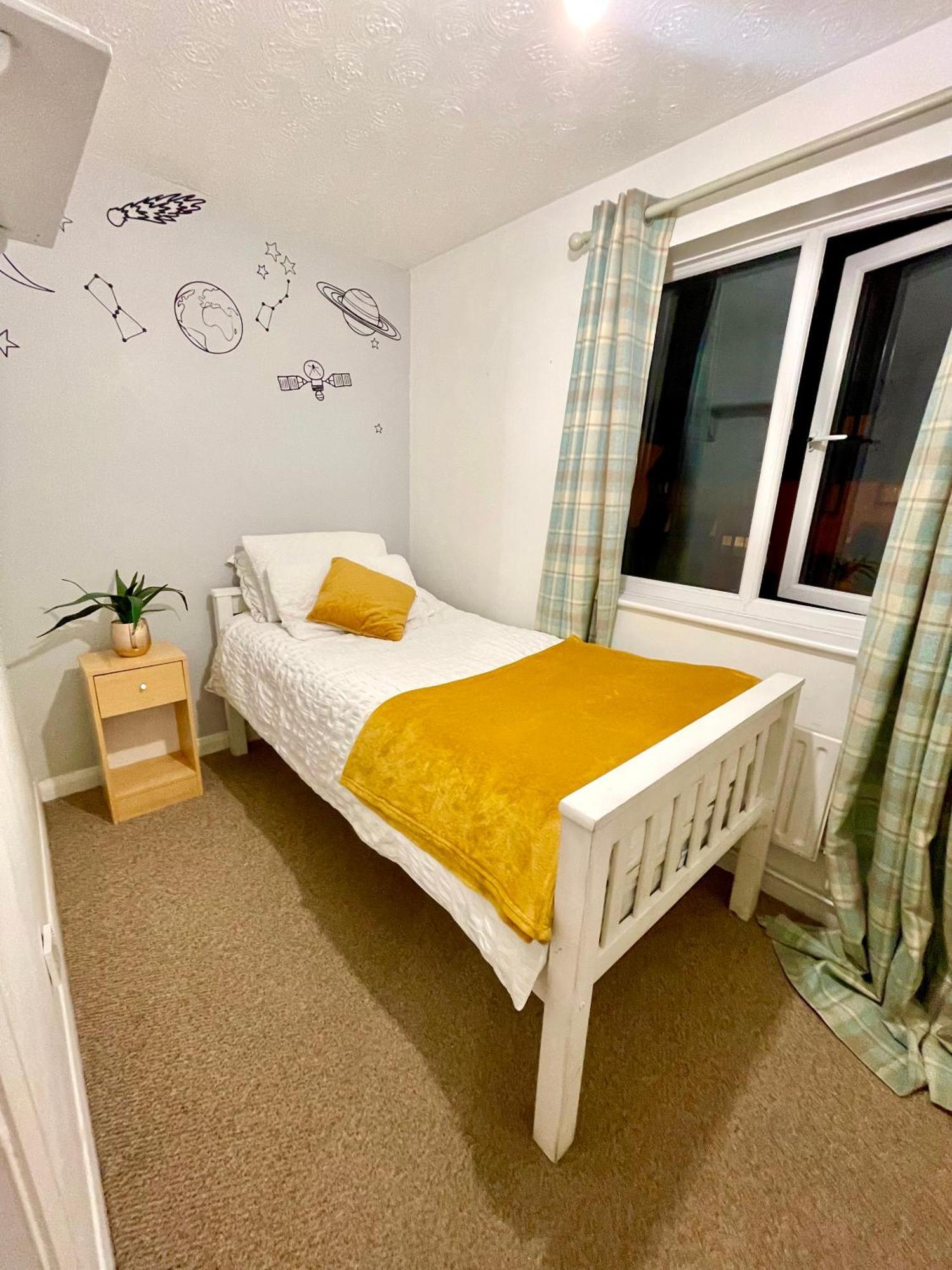 2 Bed Flat Privite In Canada Water