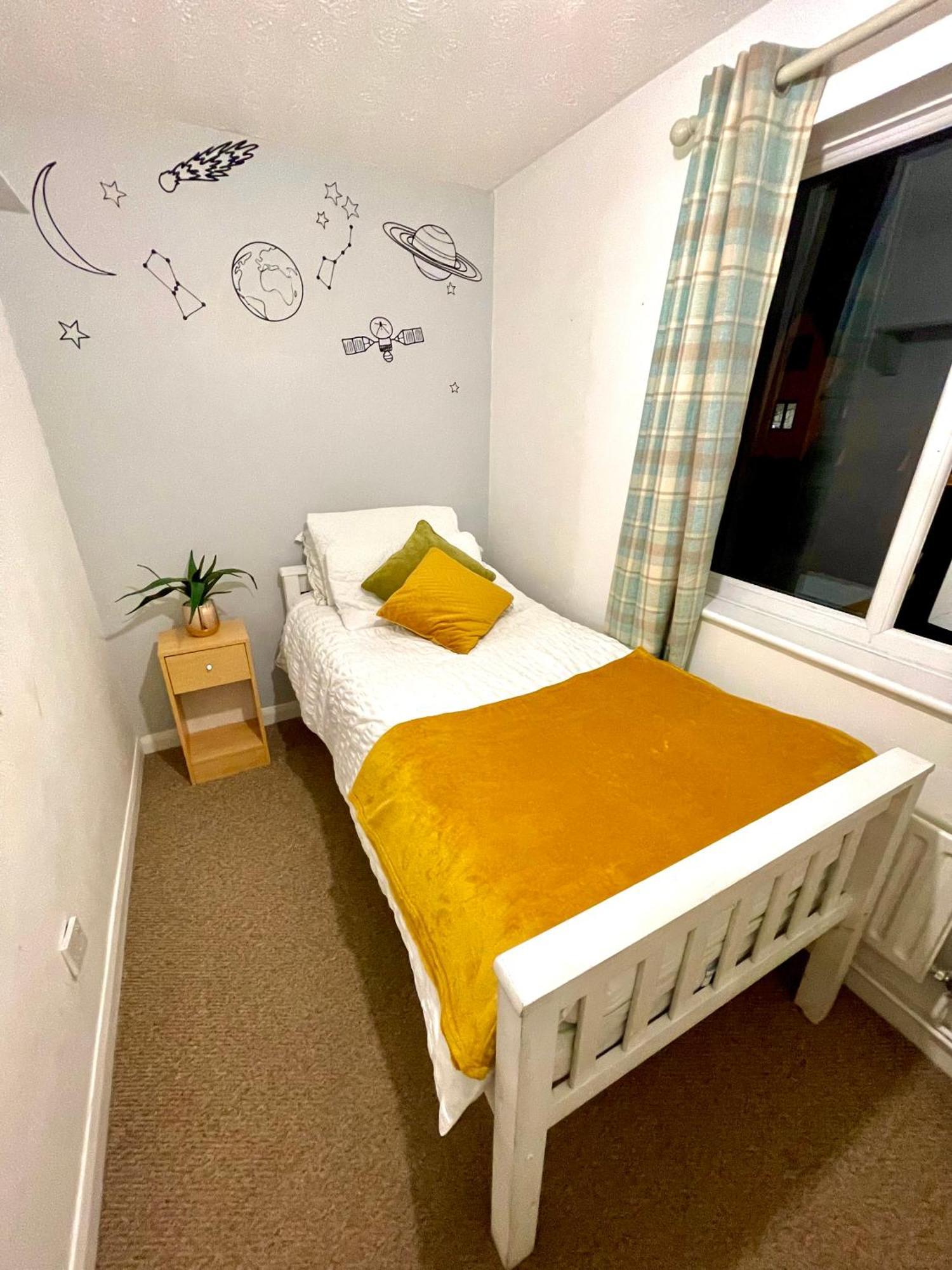 2 Bed Flat Privite In Canada Water * London