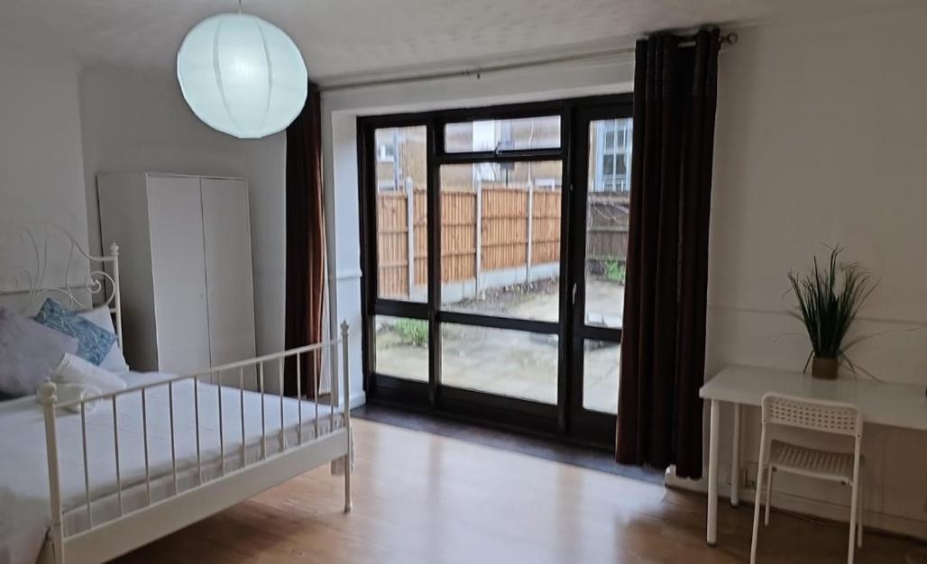 Guest house E1 London